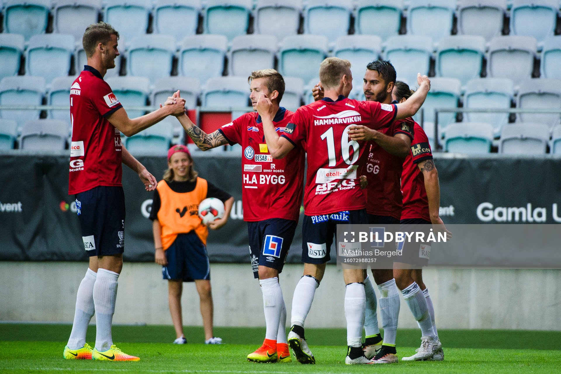 Örgrytes Johan Hammar, Andreas Östling, Sebastian Ohlsson och målskytten William Atashkadeh jublar efter 2-0 målet under fotbollsmatchen mellan Örgryte och Syrianska den 29 juli 2016 i Göteborg.