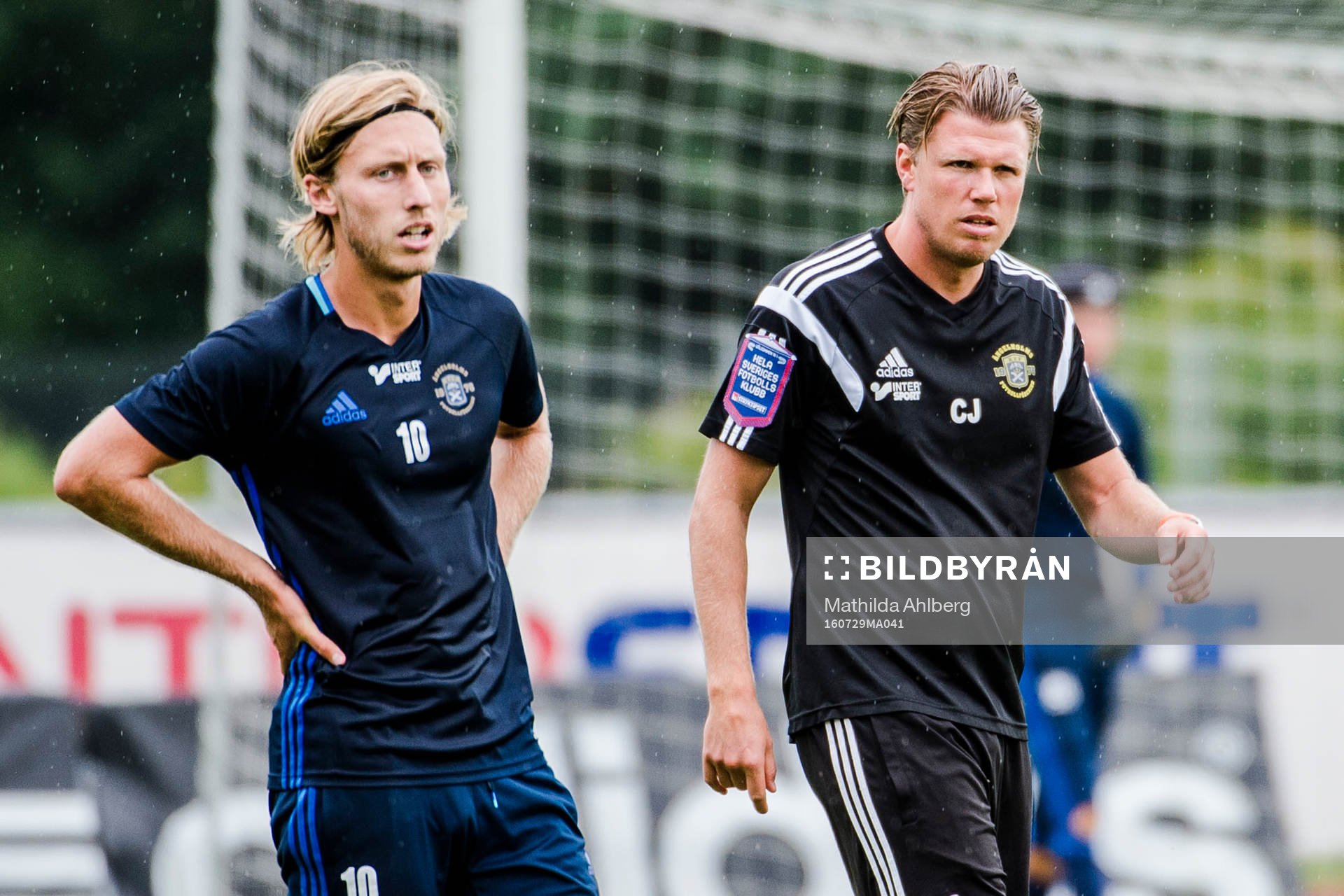 Philip Bernholtz och tränare Christian Järdler under Ängelholms FFs fotbollsträning den 29 juli 2016 i Ängelholm.