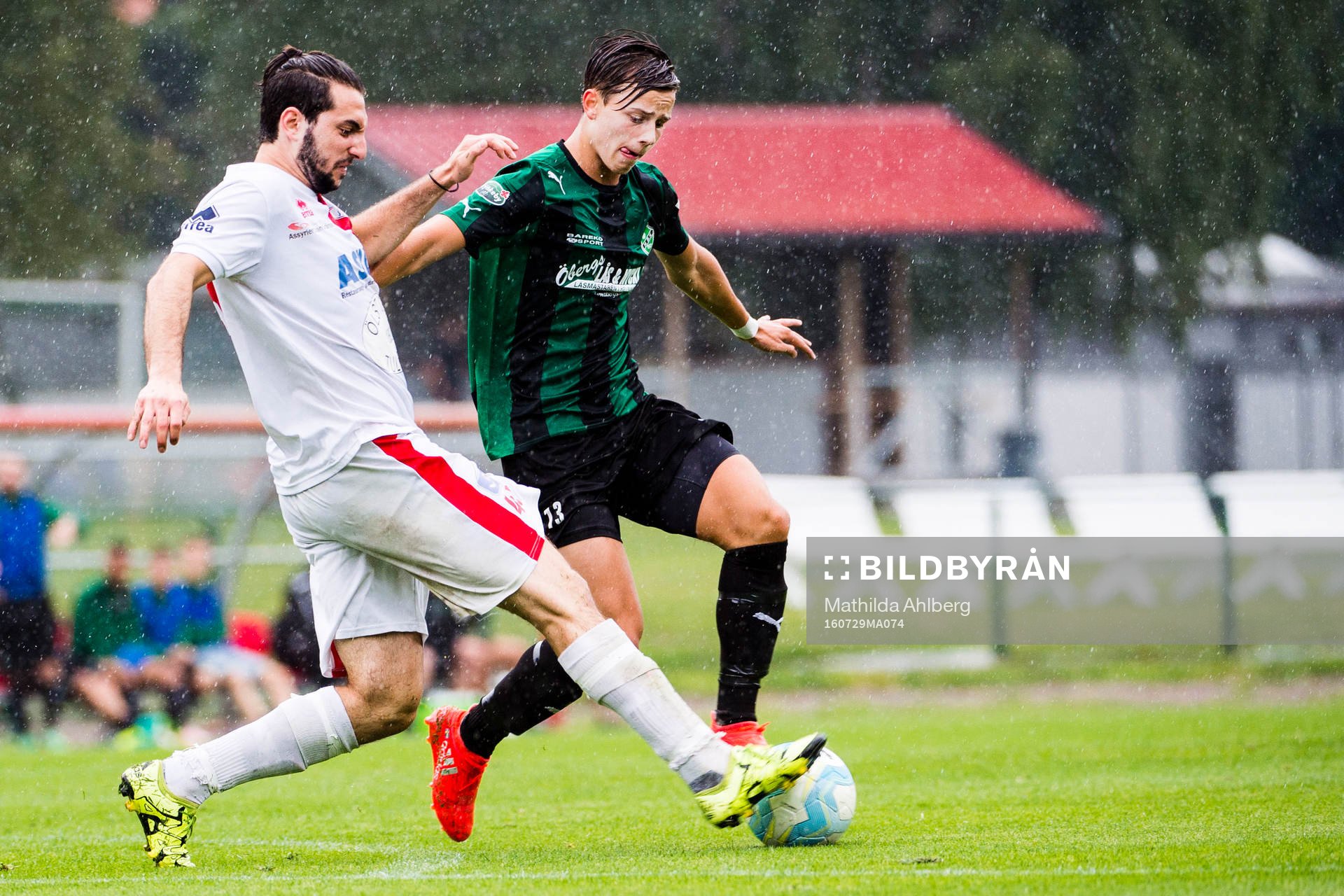 Assyriskas Mattias Ucar och Högaborgs Benjamin Tannus i