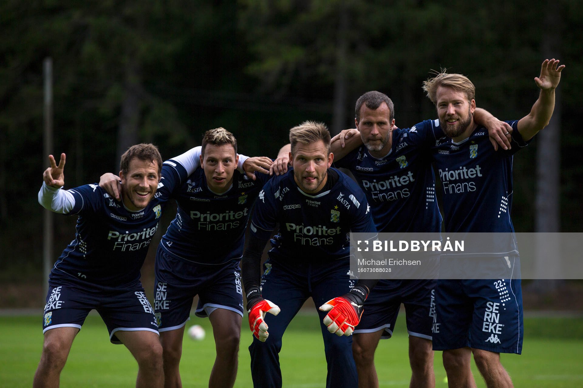 IFK Göteborgs Tobias Hysén, Martin Smedberg Dalence, målvakt John Alvbåge, Hjalmar Jonsson och Adam Johansson i det äldre vinnande laget på fotbollstennisen under en fotbollsträning med IFK Göteborg den 30 juli 2016 i Göteborg.