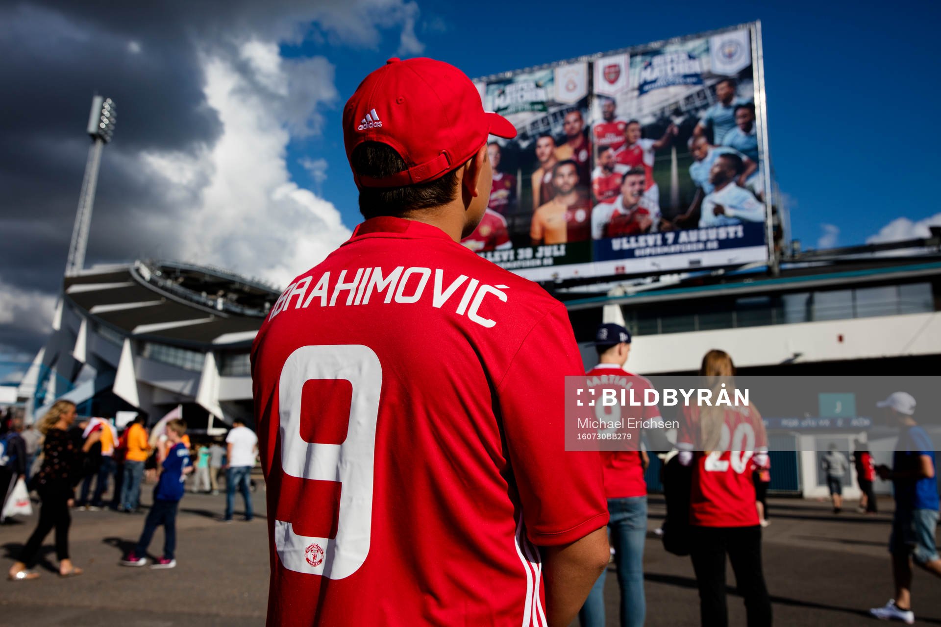 En ung Manchester United supporter med Zlatan Ibrahimovic