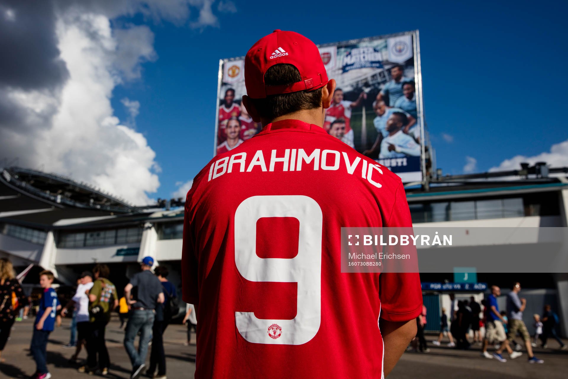 En ung Manchester United supporter med Zlatan Ibrahimovic