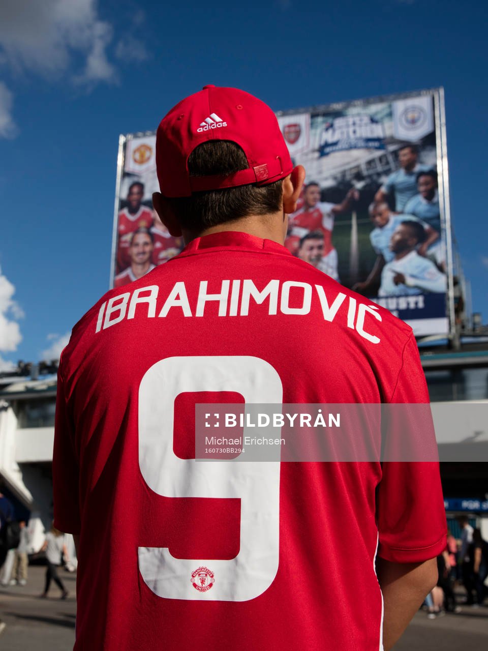 En ung Manchester United supporter med Zlatan Ibrahimovic
