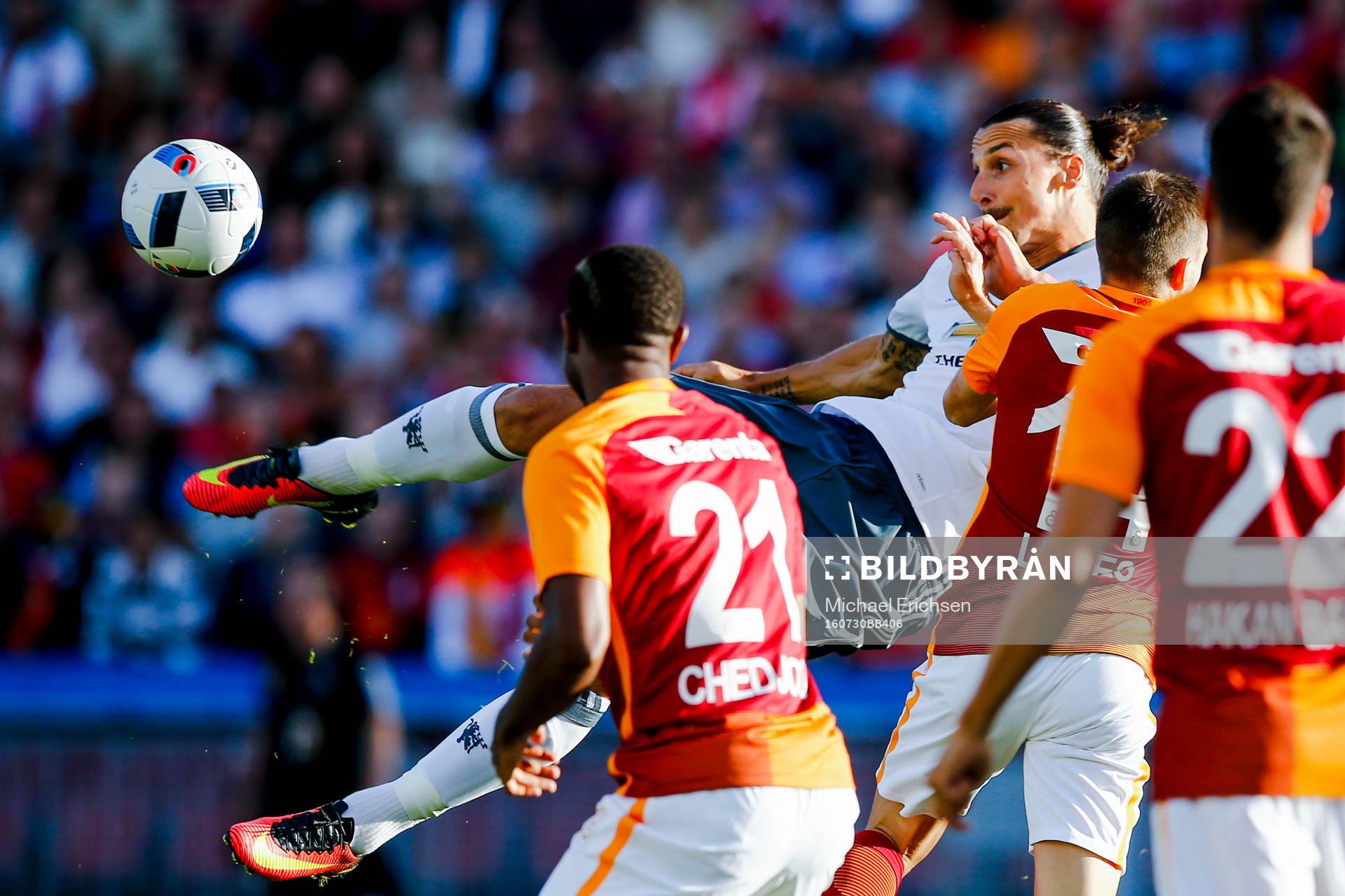 Manchester Uniteds Zlatan Ibrahimovic jublar