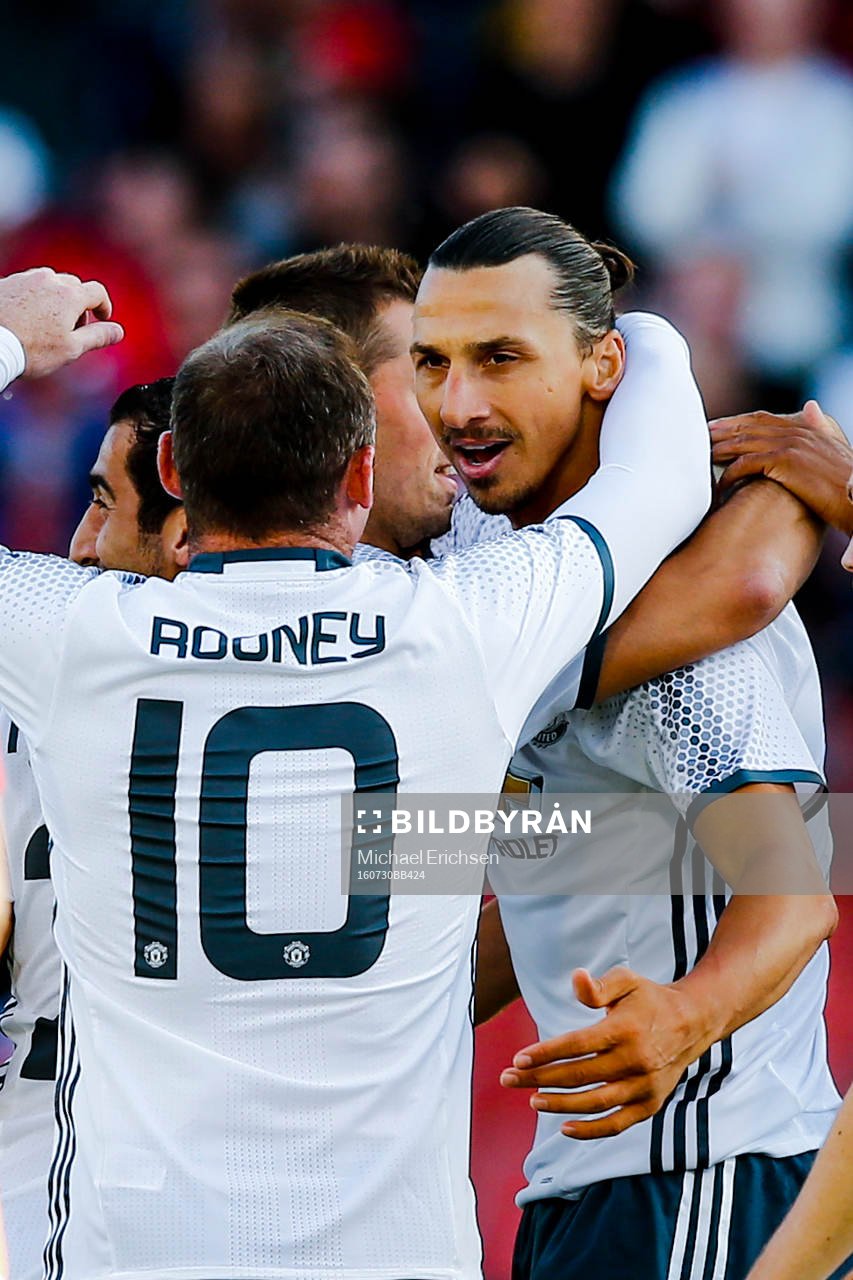 Manchester Uniteds Zlatan Ibrahimovic jublar