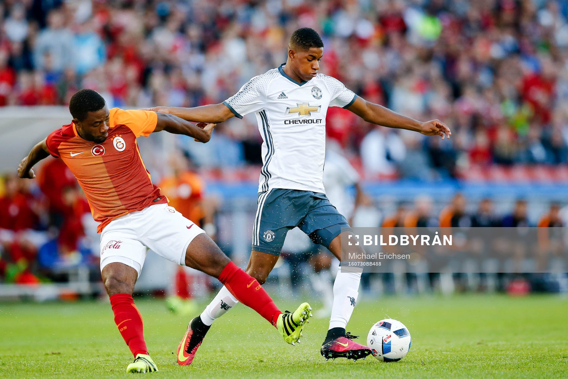 Galatasarays Aurelien Chedjou och Manchester Uniteds Marcus