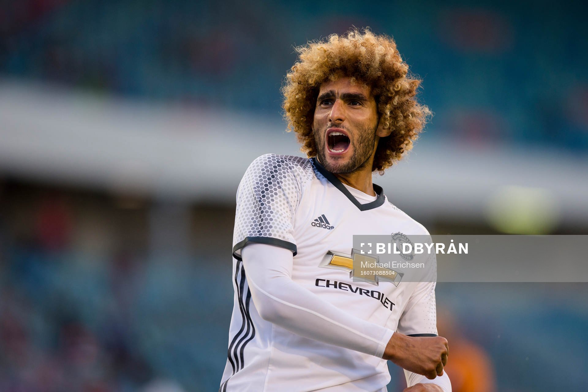 Manchester Uniteds Marouane Fellaini jublar efter 4-2 under fotbollsmatchen Supermatchen mellan Manchester United och Galatasaray den 30 juli 2016 i Göteborg.
