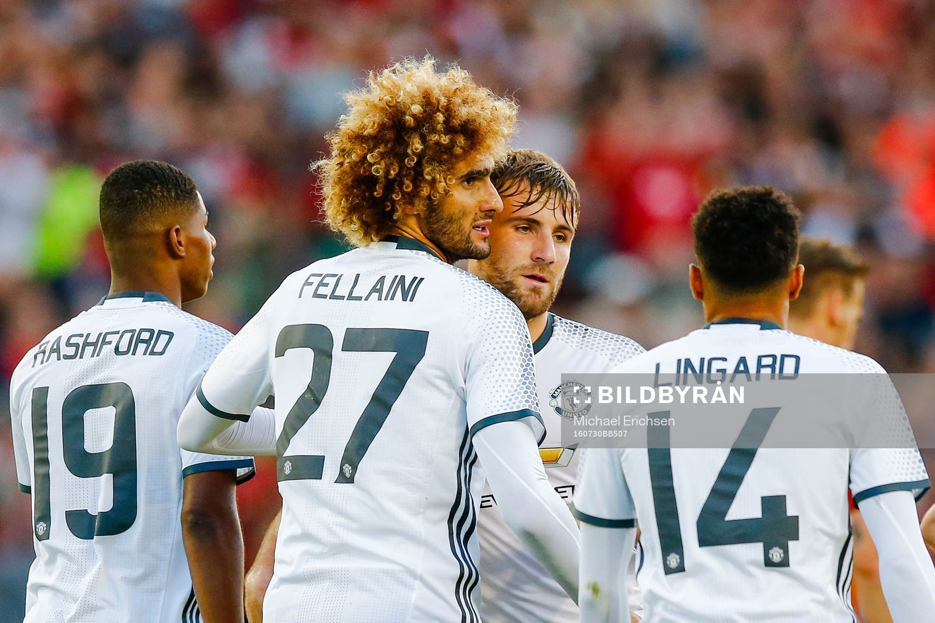 Manchester Uniteds Marouane Fellaini jublar