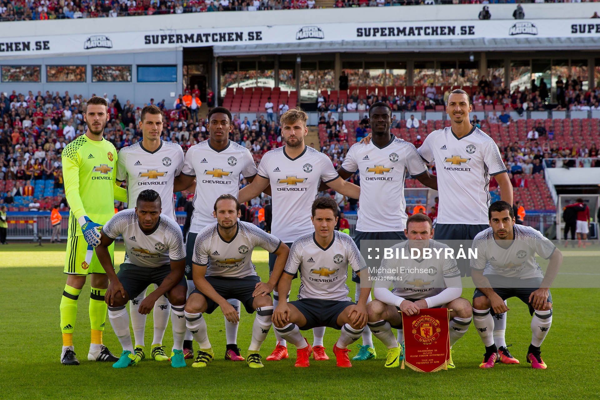 Manchester United innan fotbollsmatchen Supermatchen mellan