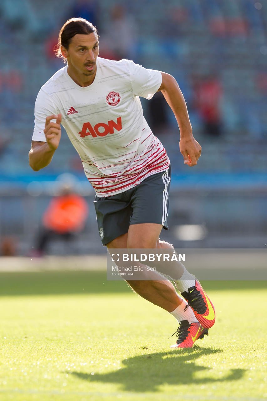 Manchester Uniteds Zlatan Ibrahimović innan