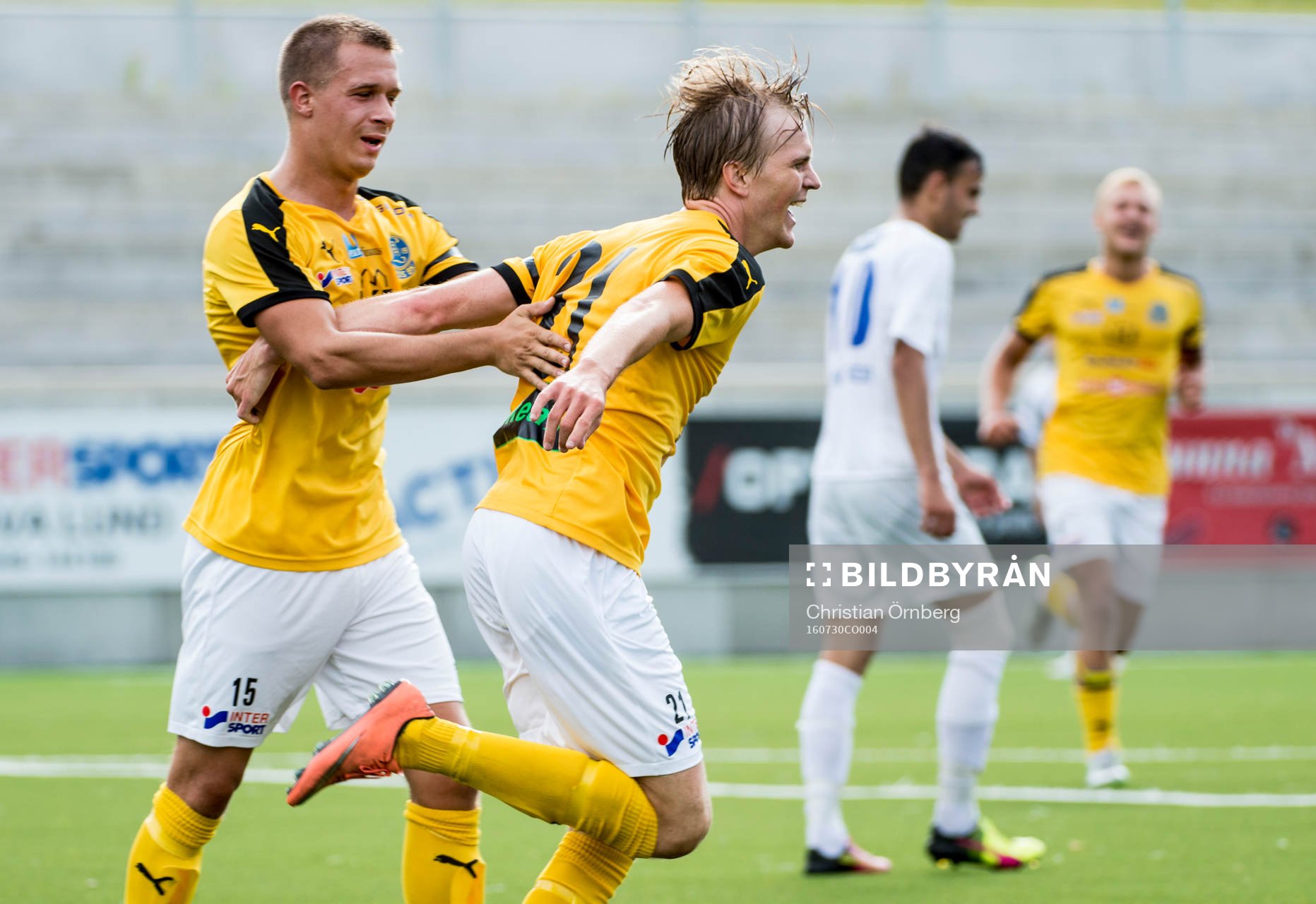 Lunds Filip Liljekvist jublar åt Victor Wernerssons 2-0