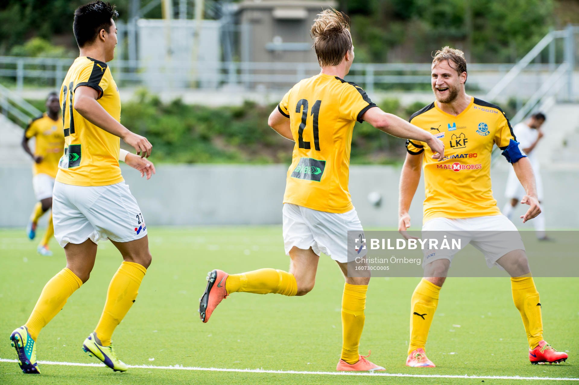 Lunds Victor Wernersson jublar åt 2-0 med lagkamraterna