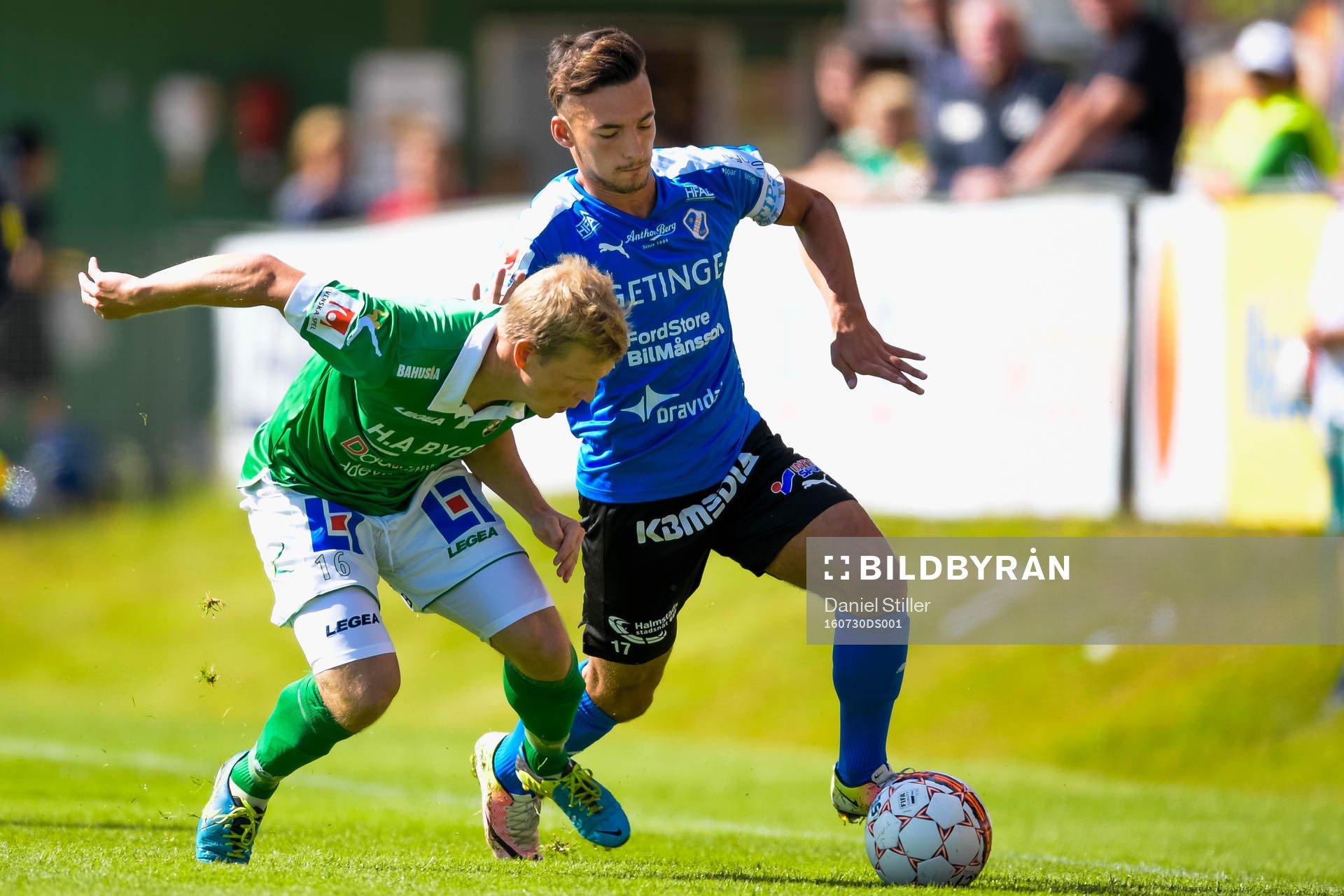 Ljungskiles David Frölund och Halmstads Sead Haksabanovic