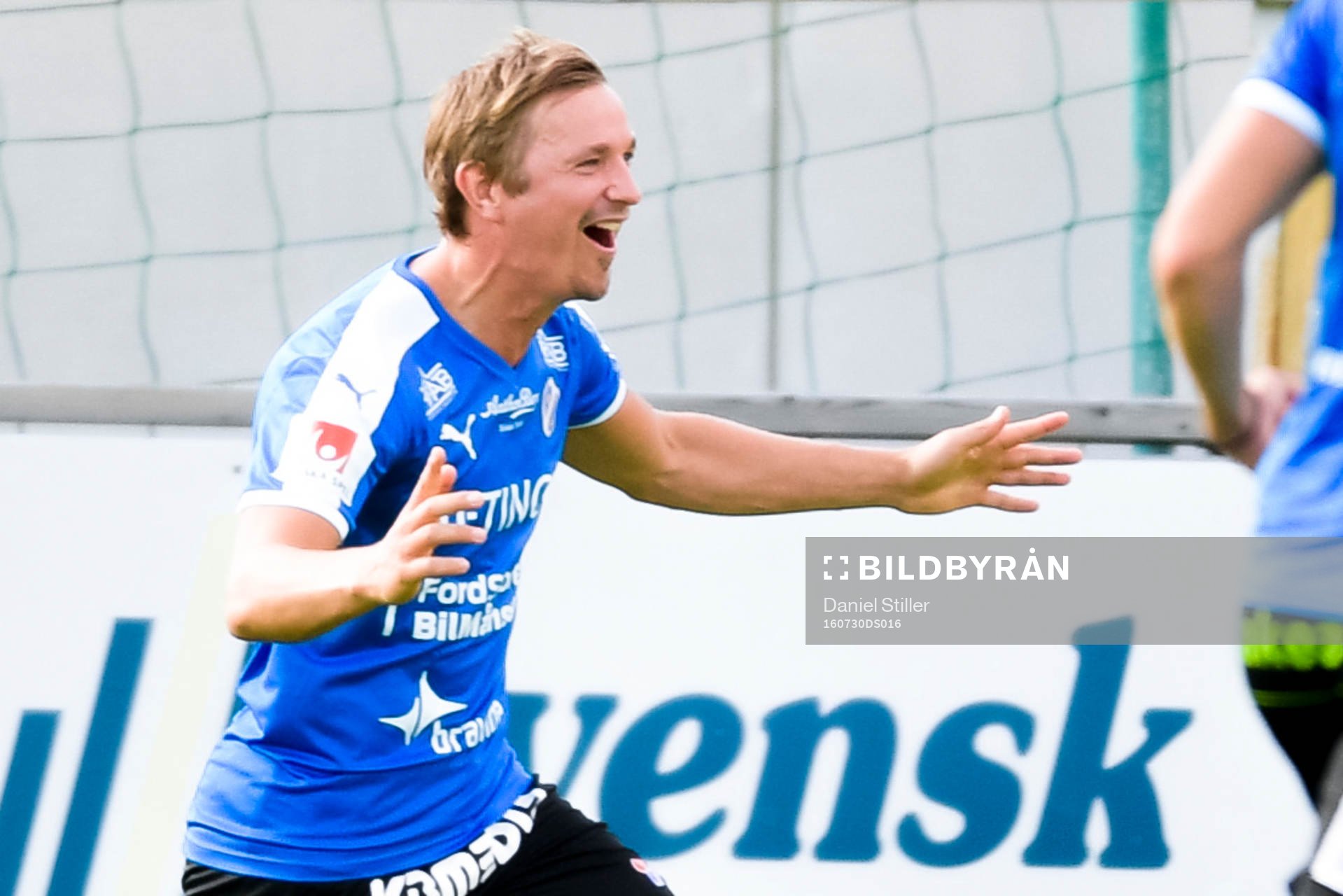 Halmstads Fredrik Olsson jublar efter 0-1 under fotbollsmatchen i Superettan mellan Ljungskile och Halmstad den 25 juli 2015 i Ljungskile.