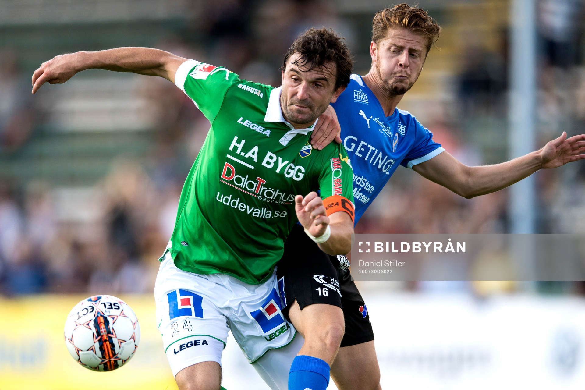 Ljungskiles Aleksandar Kitic i kamp med Halmstads Rebin Asaad under fotbollsmatchen i Superettan mellan Ljungskile och Halmstad den 30 juli 2016 i Ljungskile.