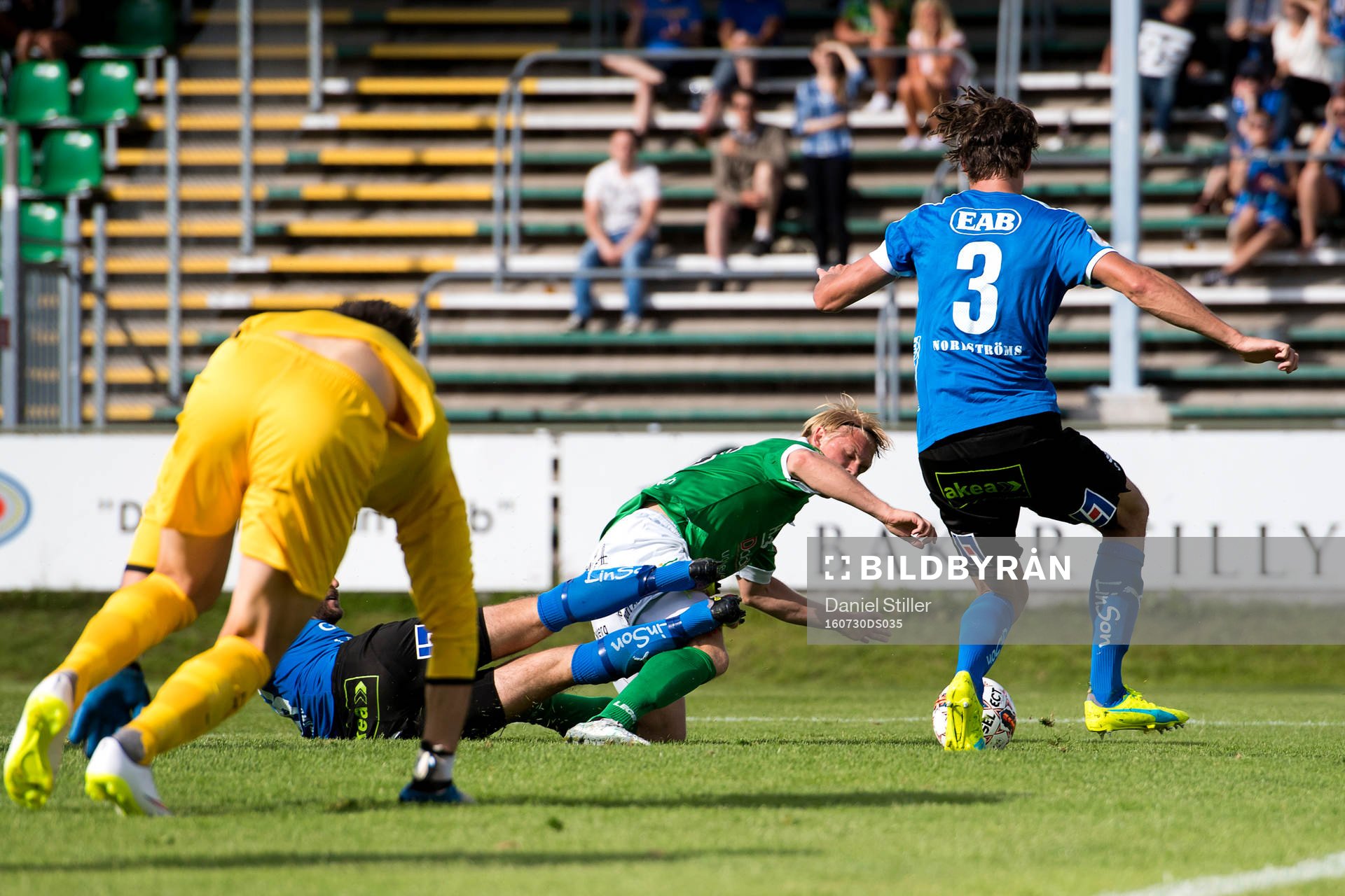 Ljungskiles Linus Tornblad dras ner i straffområdet