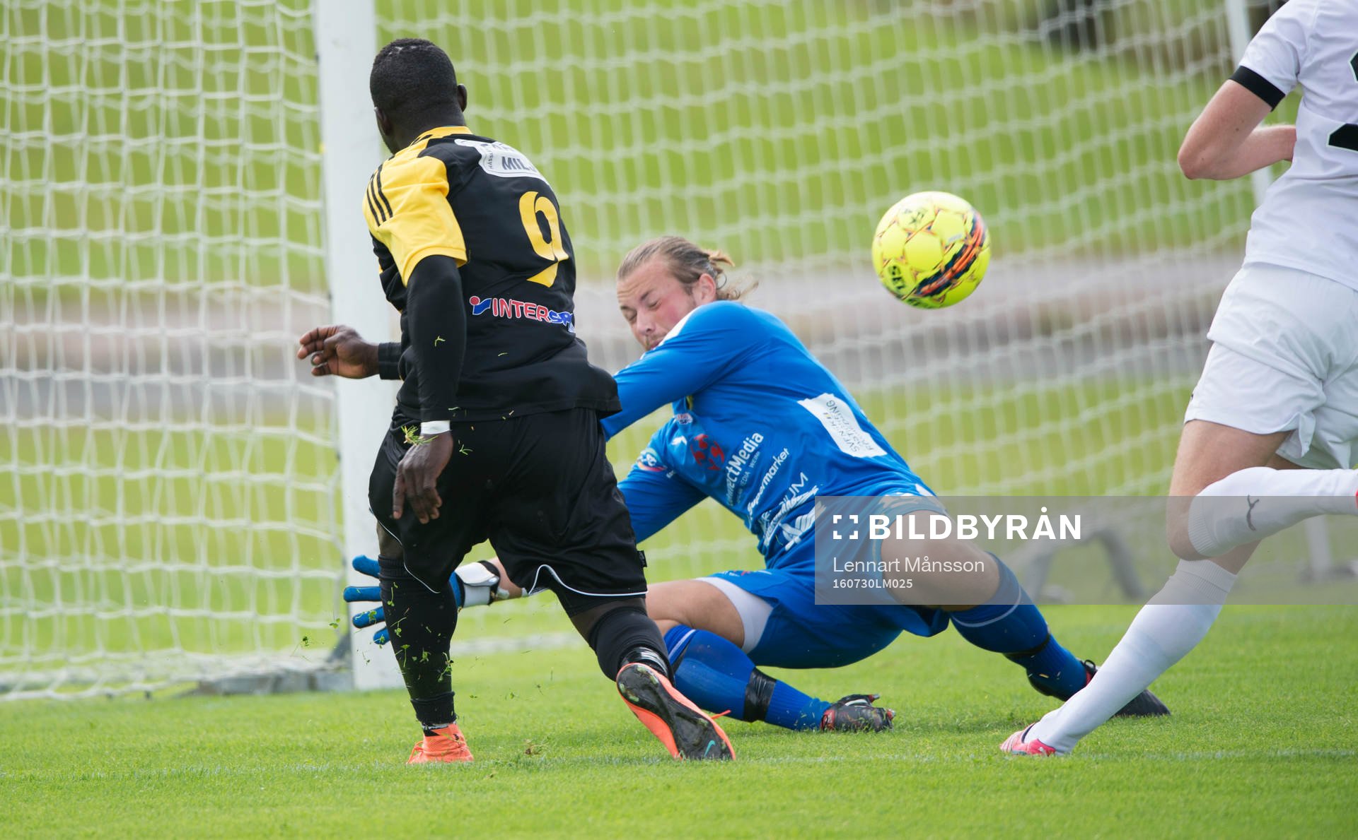 IFK Hässleholms Michael Andrew fri mewd Lindsdals keeper i