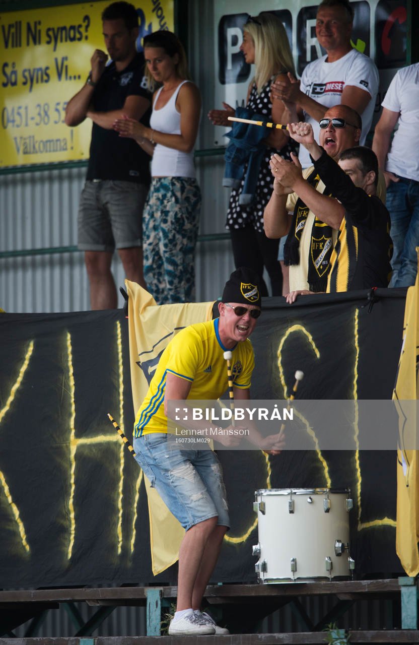 IFK Hässleholms klack var aktiv, denna gång med trummis,