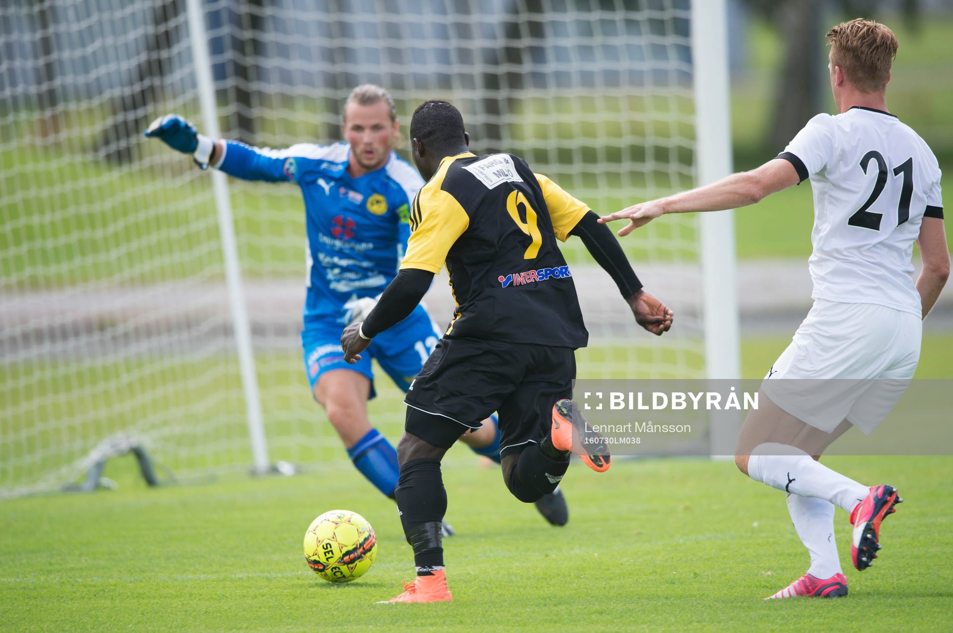 IFK Hässleholms Michael Andrew fri mewd Lindsdals keeper i