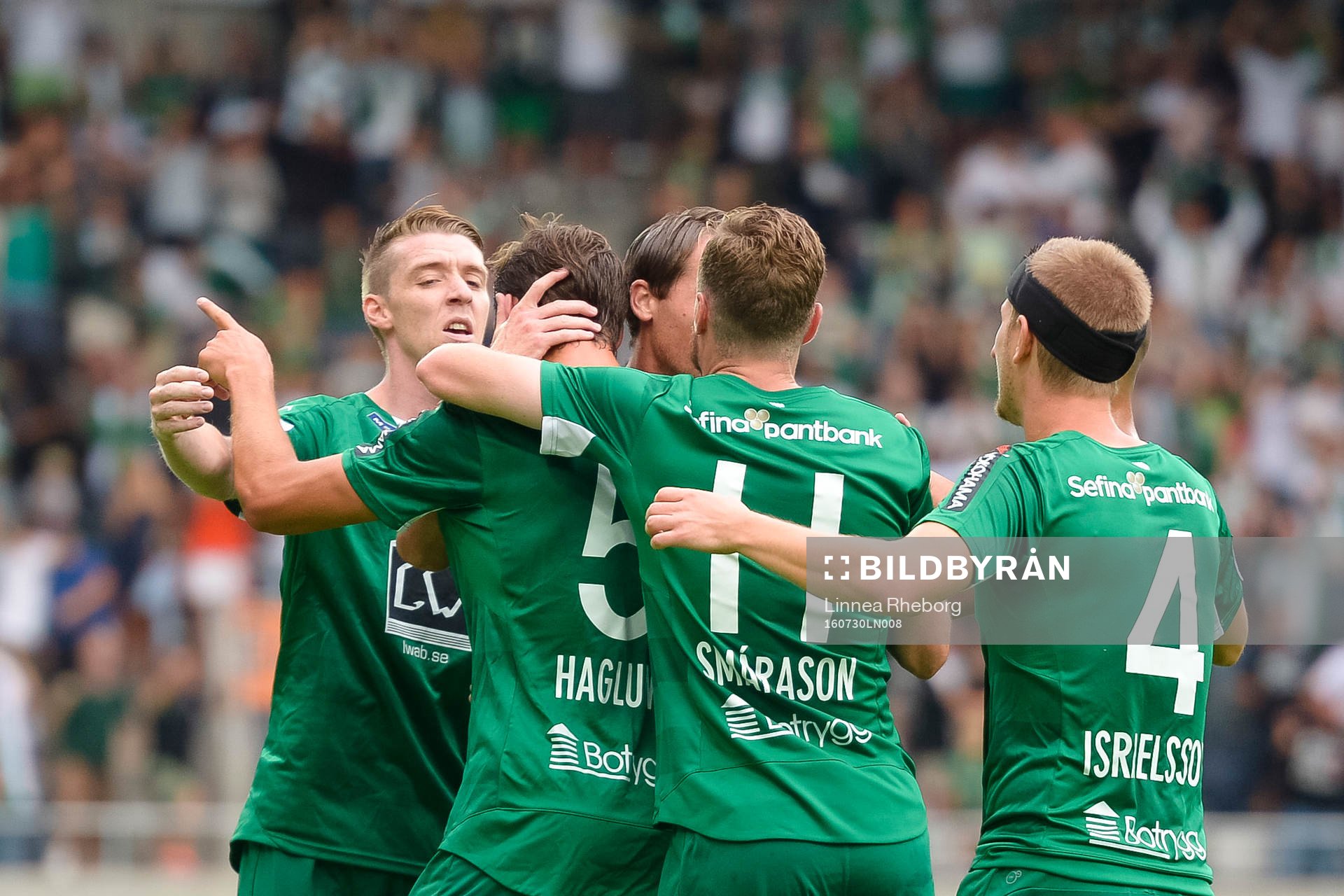 Hammarbys spelare jublar med Philip Haglund