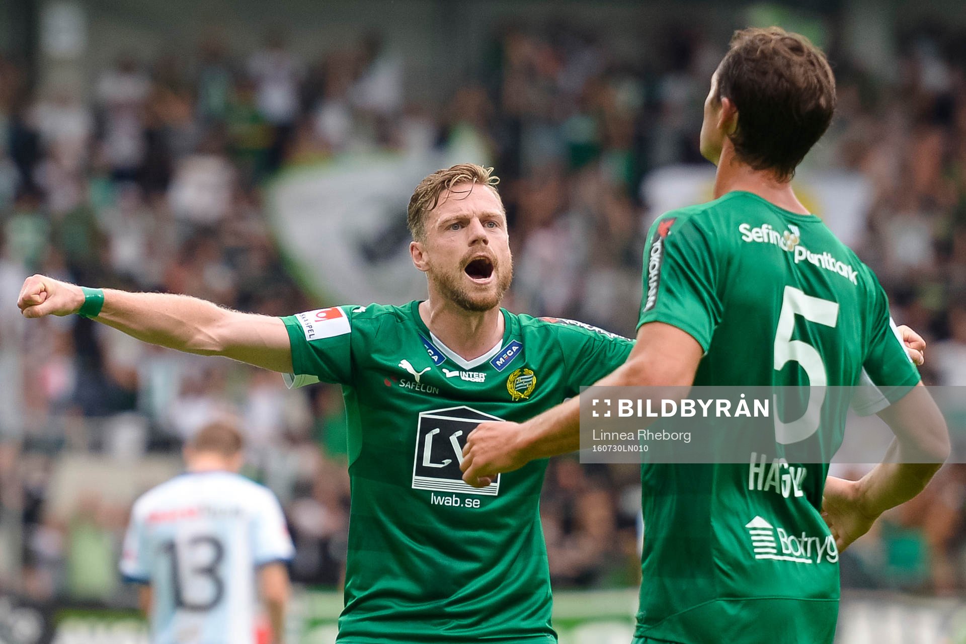 Hammarbys Arnór Smárason och Philip Haglund  jublar