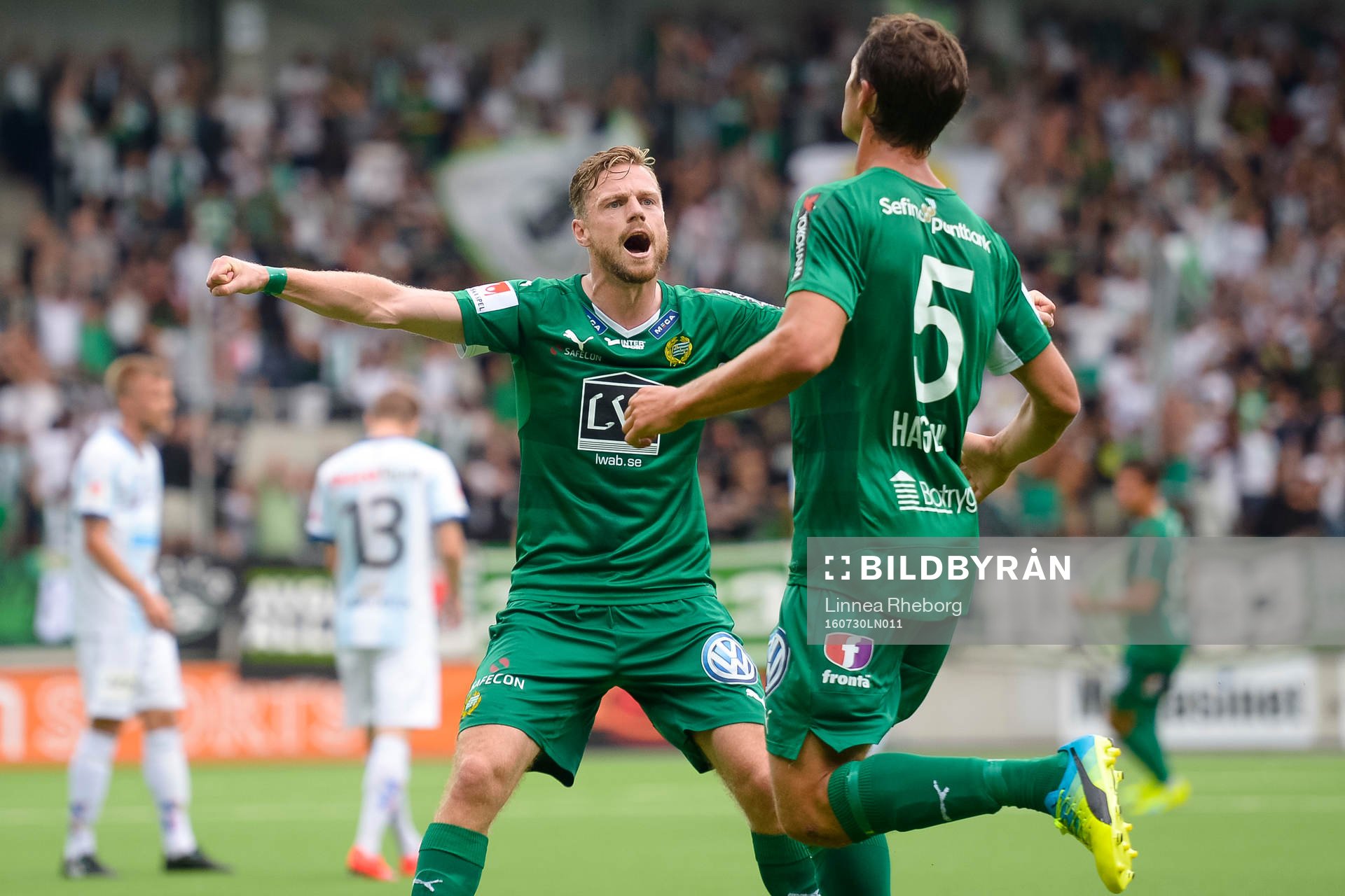 Hammarbys Arnór Smárason och Philip Haglund  jublar