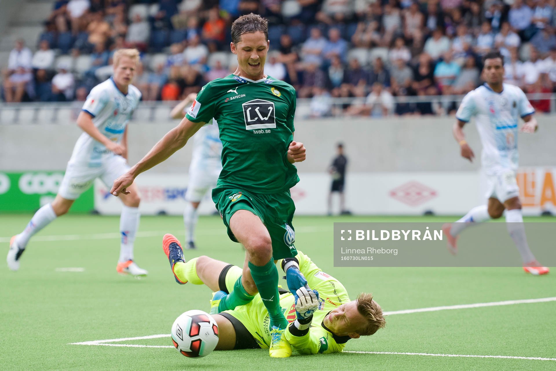 Hammarbys Philip Haglund faller