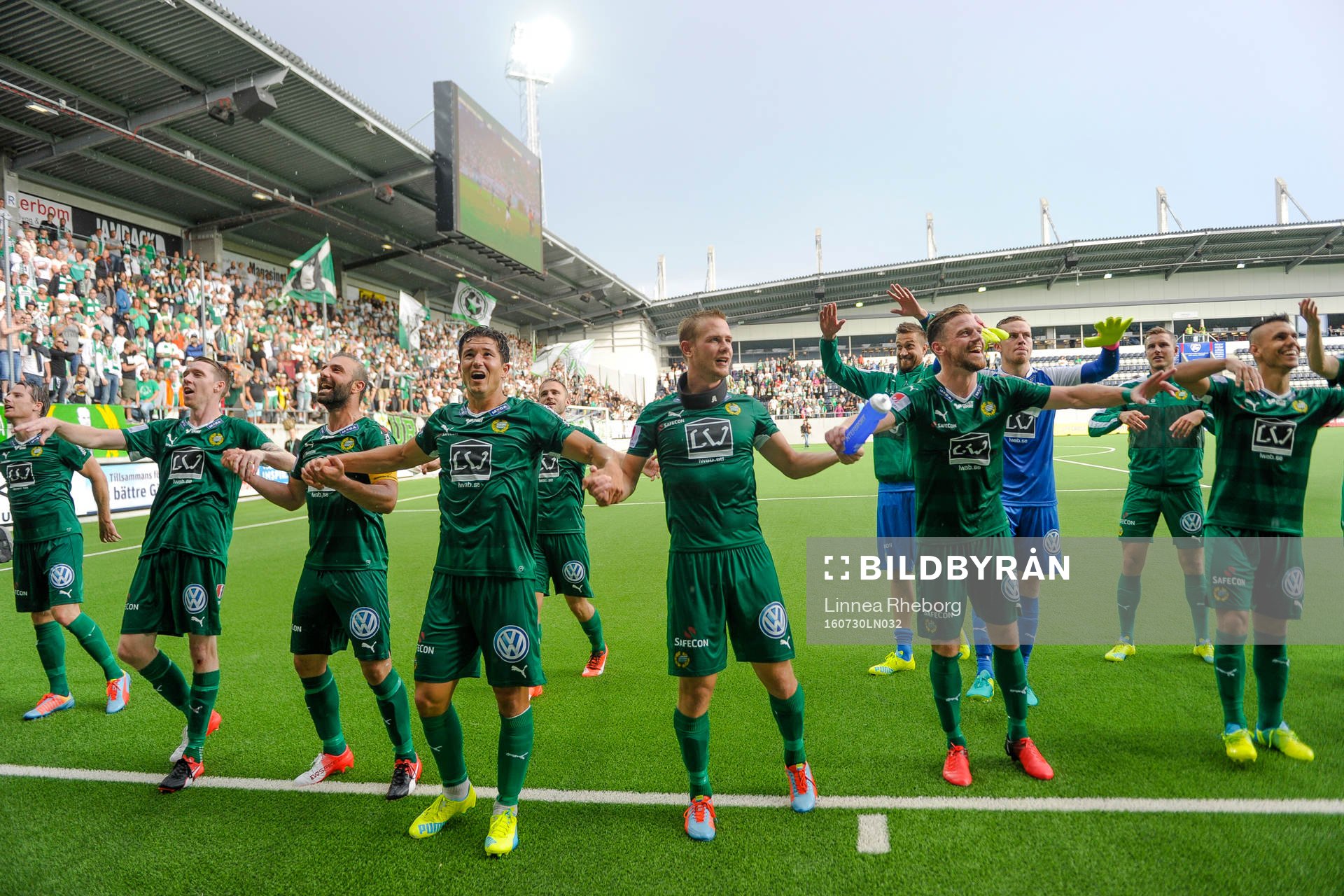 Hammarbys spelare jublar