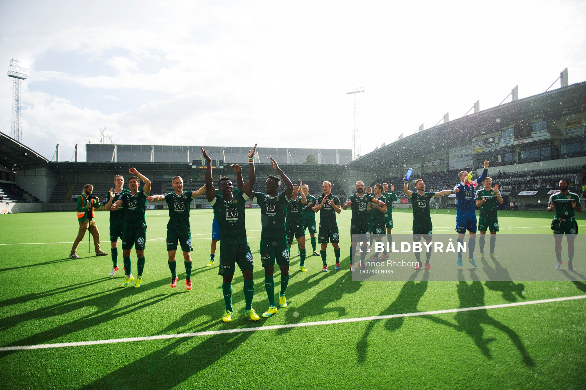 Hammarbys spelare jublar