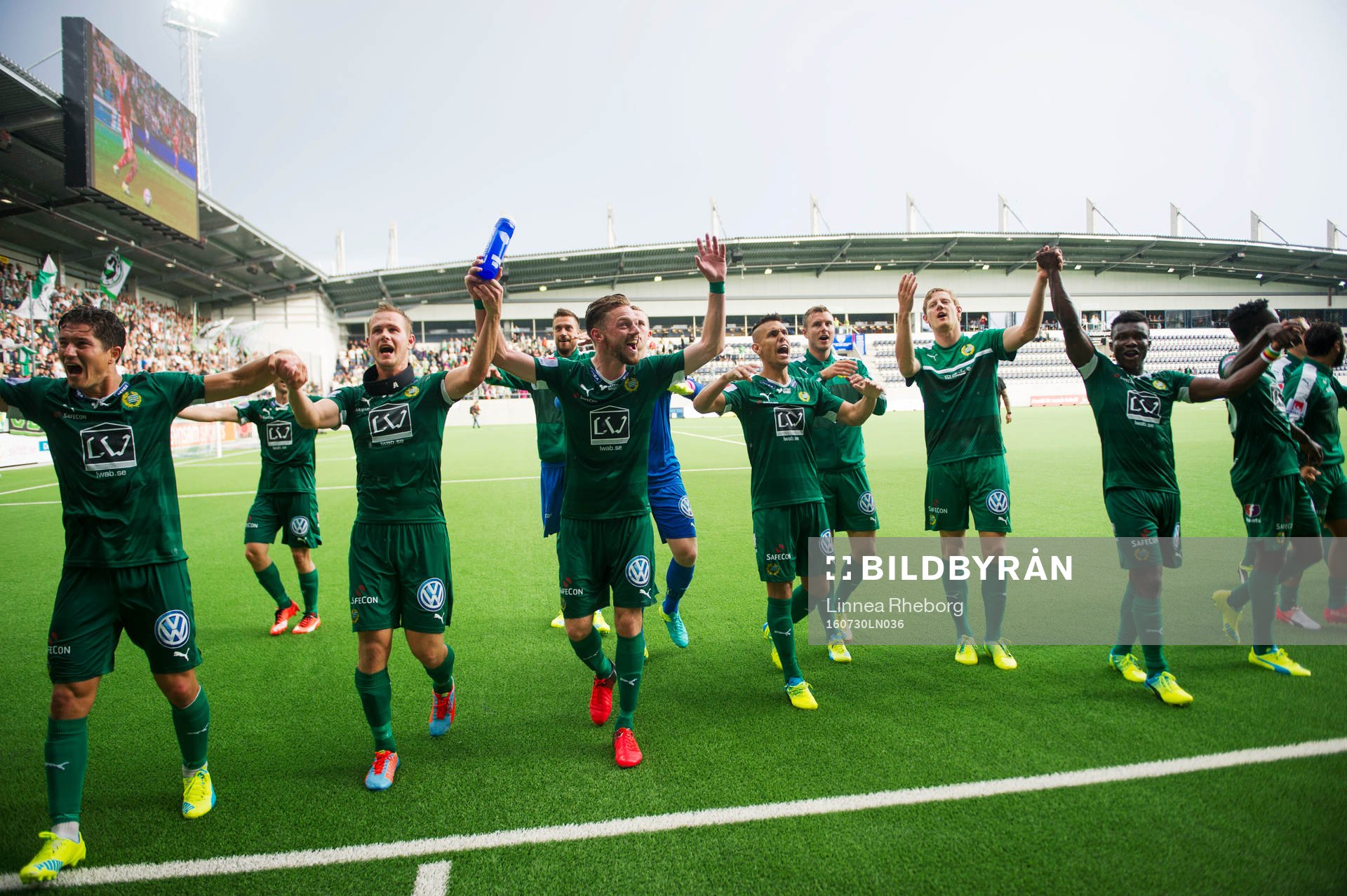 Hammarbys spelar jublar