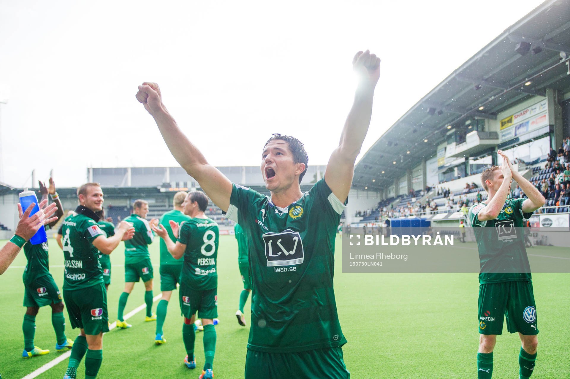 Hammarbys David Boo Wiklander jublar efter fotbollsmatchen i Allsvenskan mellan Gefle och Hammarby den 30 juli 2016 i Gävle. 