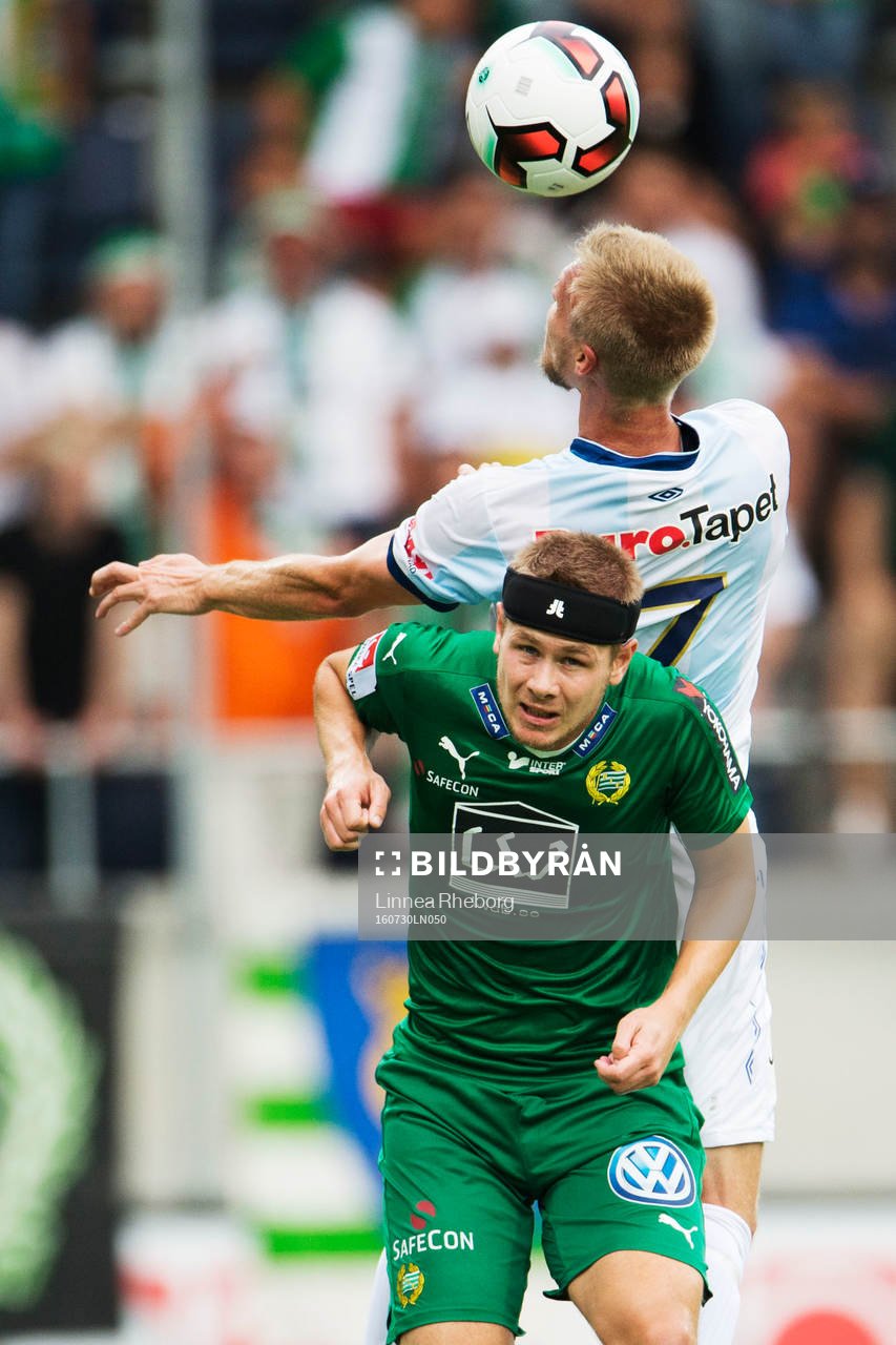Hammarbys Erik Israelsson och Gefles Robin Nilsson i en