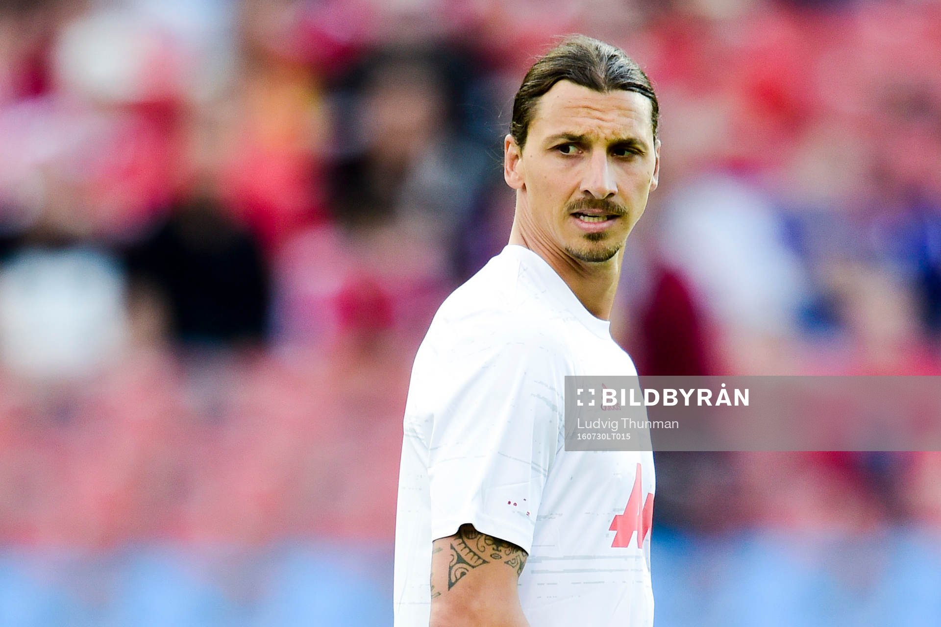 Manchester Uniteds Zlatan Ibrahimovic värmer upp före