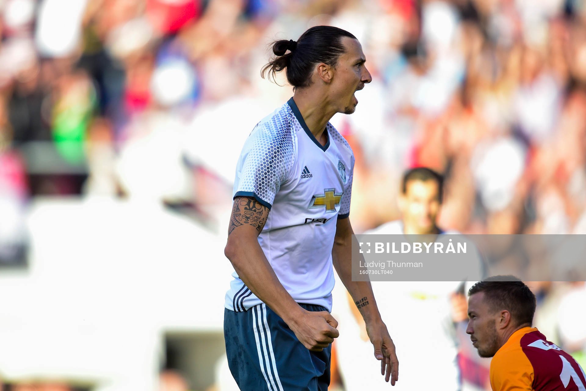 Manchester Uniteds Zlatan Ibrahimovic jublar