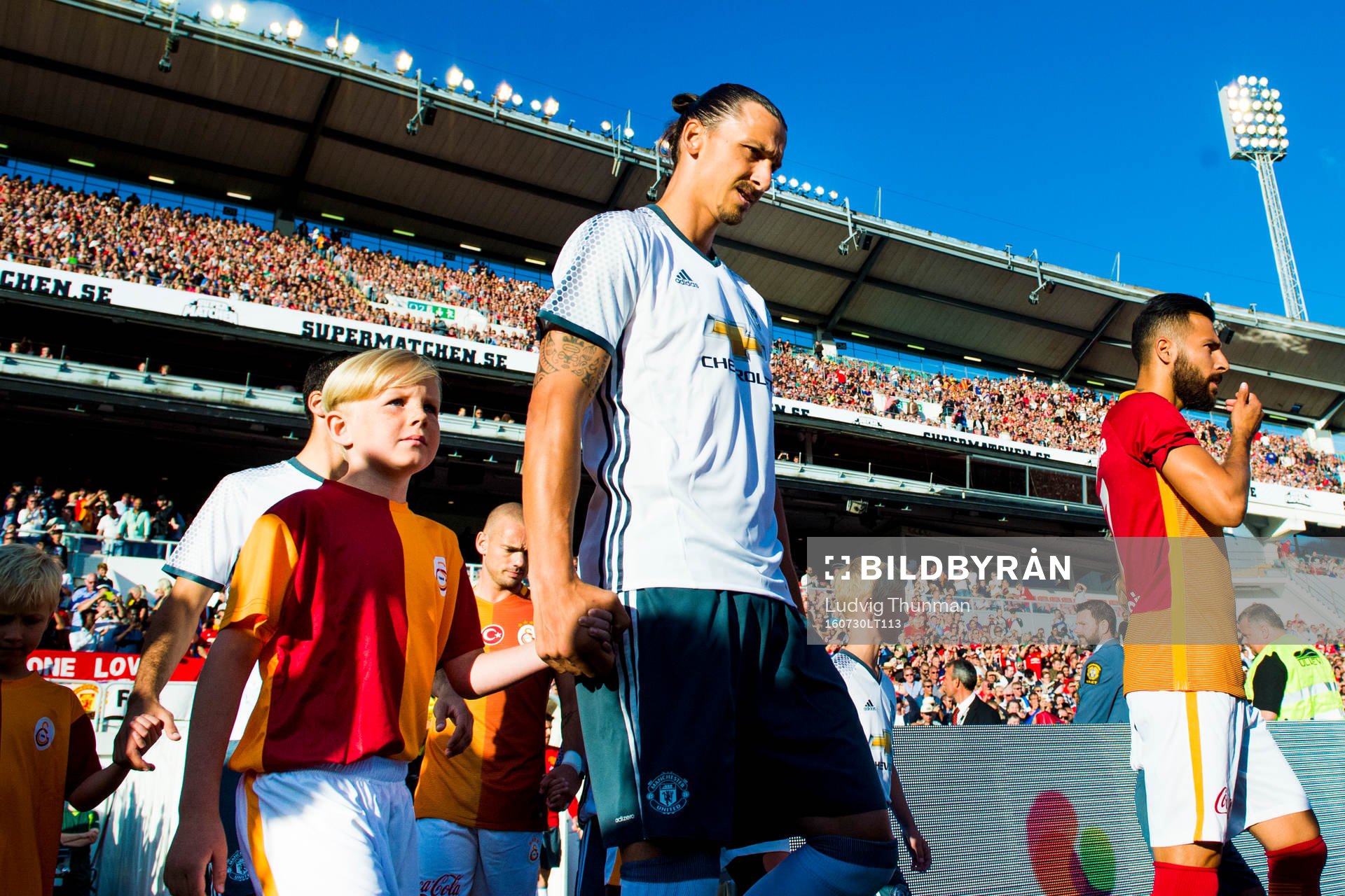 Manchester Uniteds Zlatan Ibrahimovic kommer in på plan