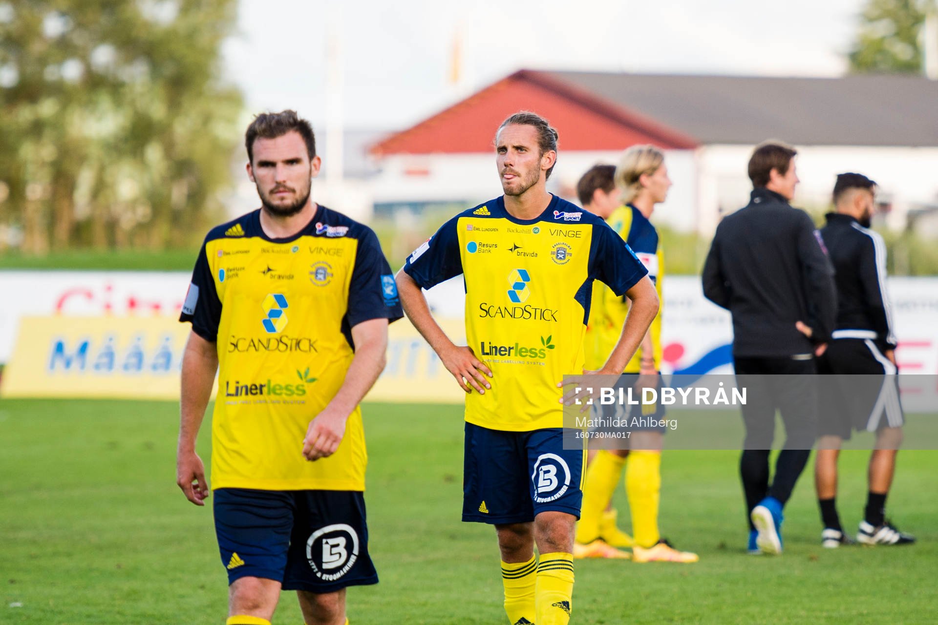 Ängelholms Ryan Finley och Johan Eiswohld deppar när de