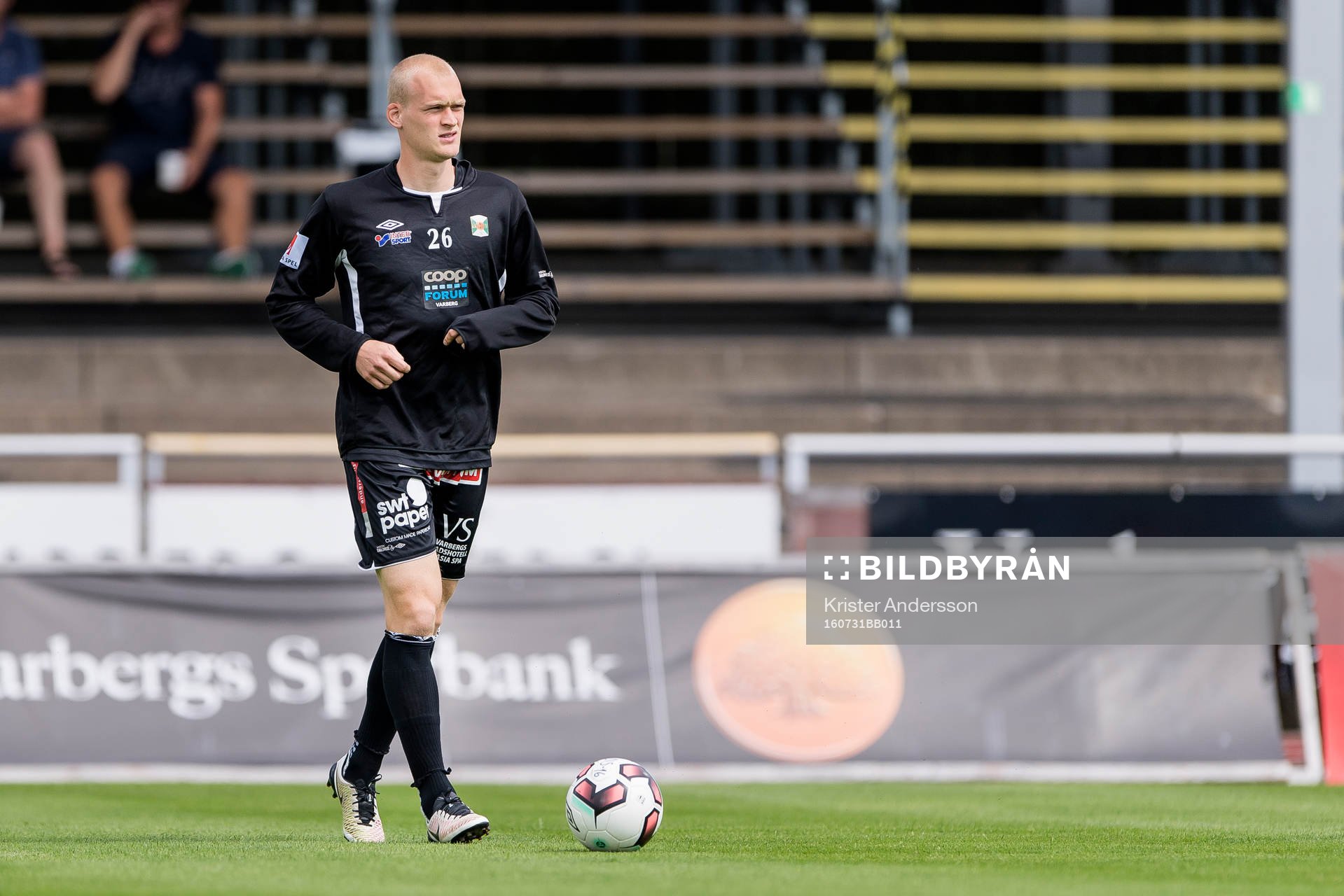 Varbergs Viktor Nilsson före fotbollsmatchen i Superettan