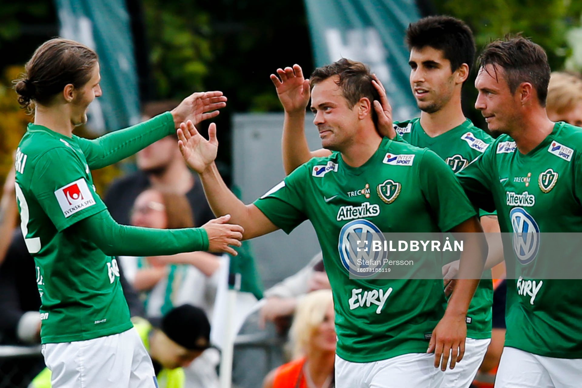 Jönköpings Pawel Cibicki och Fredric Fendrich jublar efter 1-0 under fotbollsmatchen i Allsvenskan mellan Jönköping och IFK Göteborg den 31 juli 2016 i Jönköping.