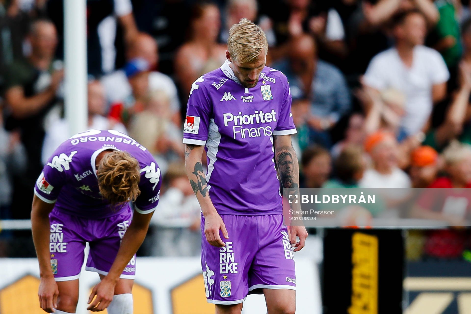 IFK Göteborgs Thomas Rogne  och Sebastian Eriksson deppar