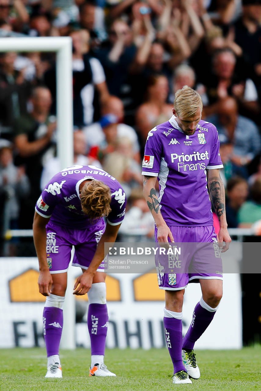 IFK Göteborgs Thomas Rogne  och Sebastian Eriksson deppar