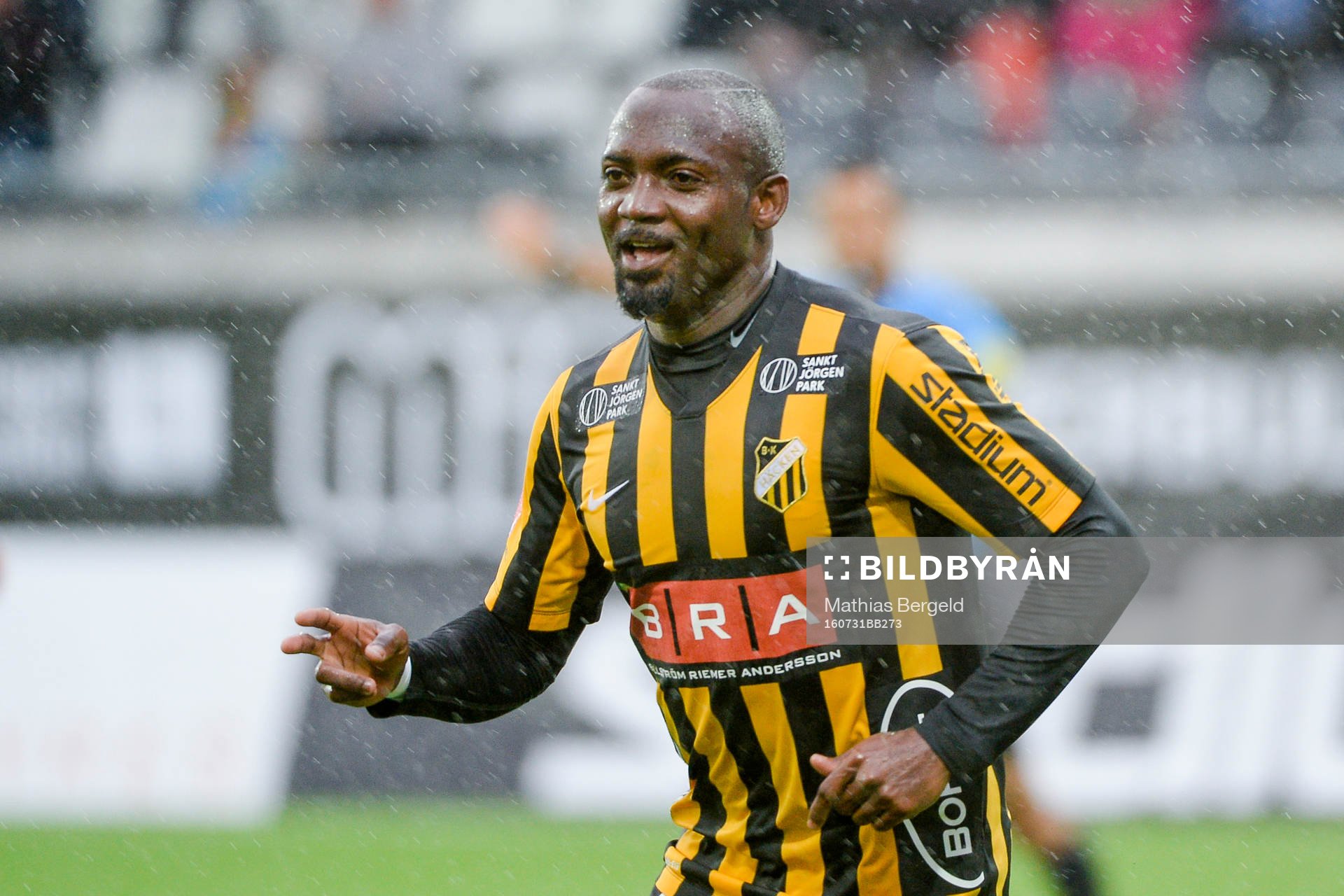 Häckens John Owoeri jublar