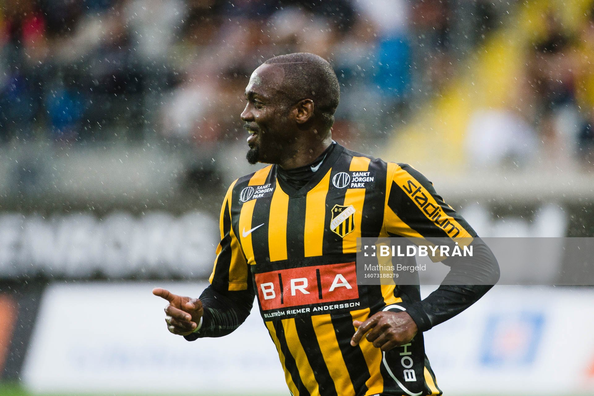 Häckens John Owoeri jublar