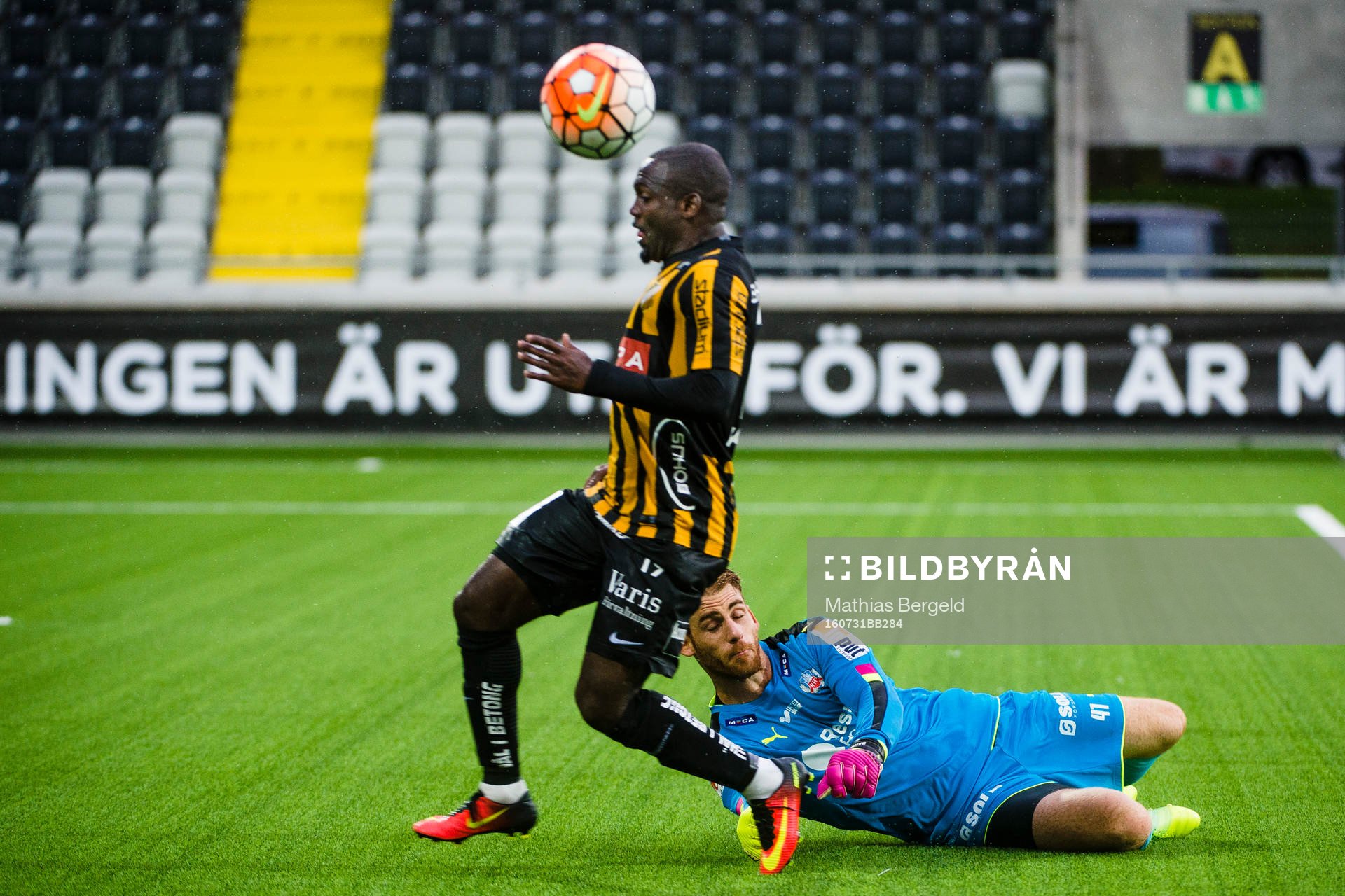Helsingborgs målvakt Tomer Chencinski räddar när