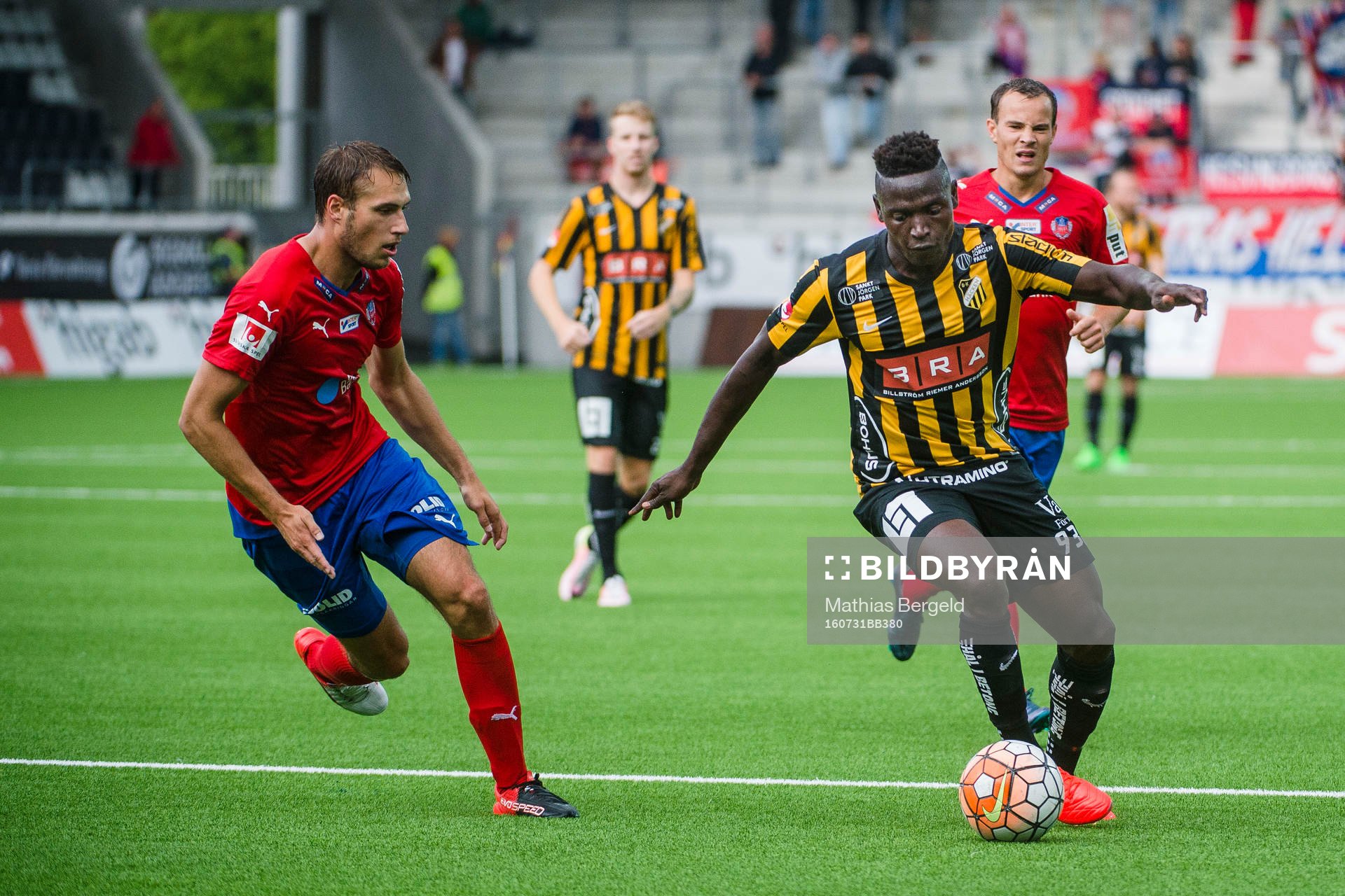 Helsingborgs Frederik Helstrup jagar Häckens Alhassan