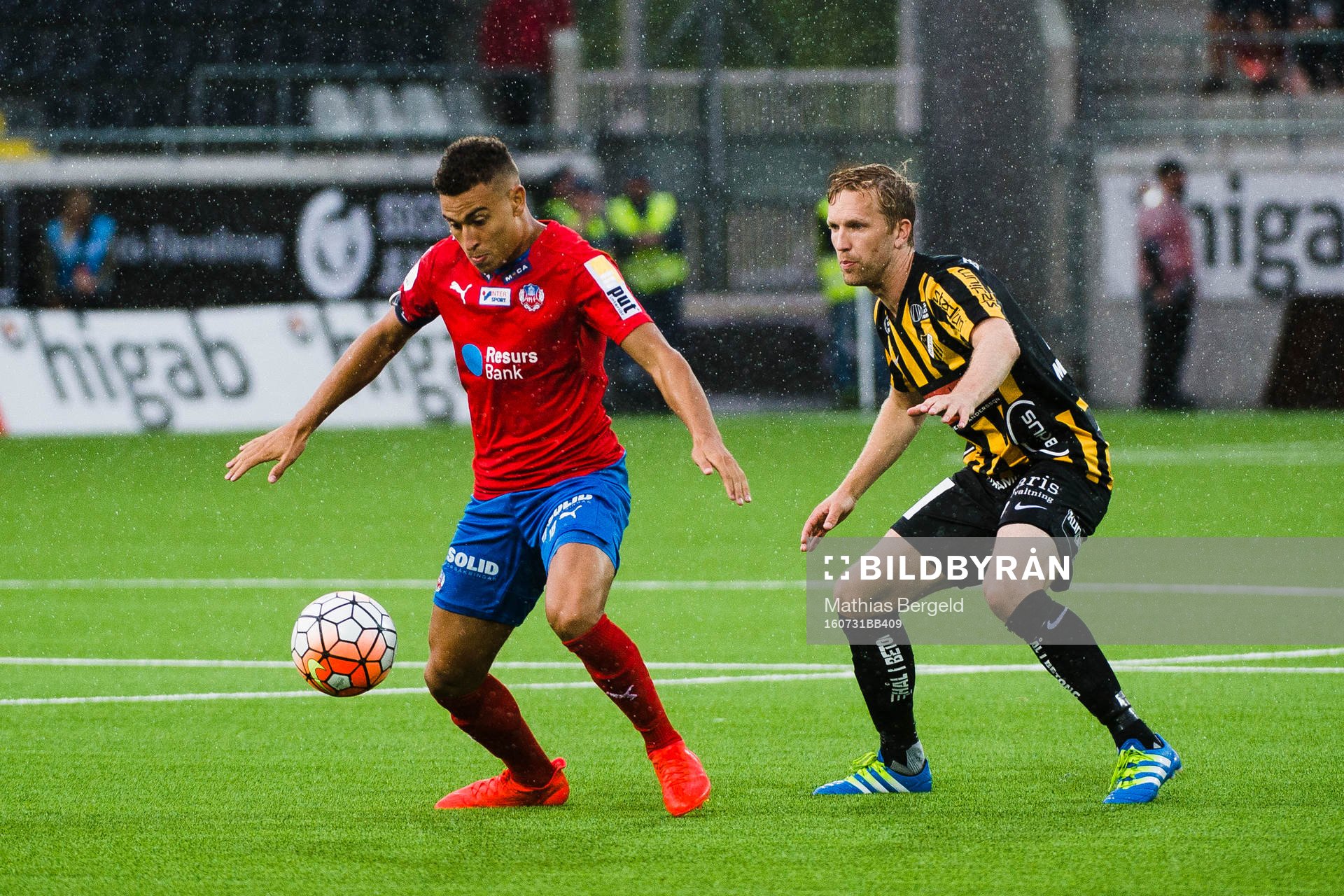 Helsingborgs Jordan Larsson och Häckens Rasmus Lindgren