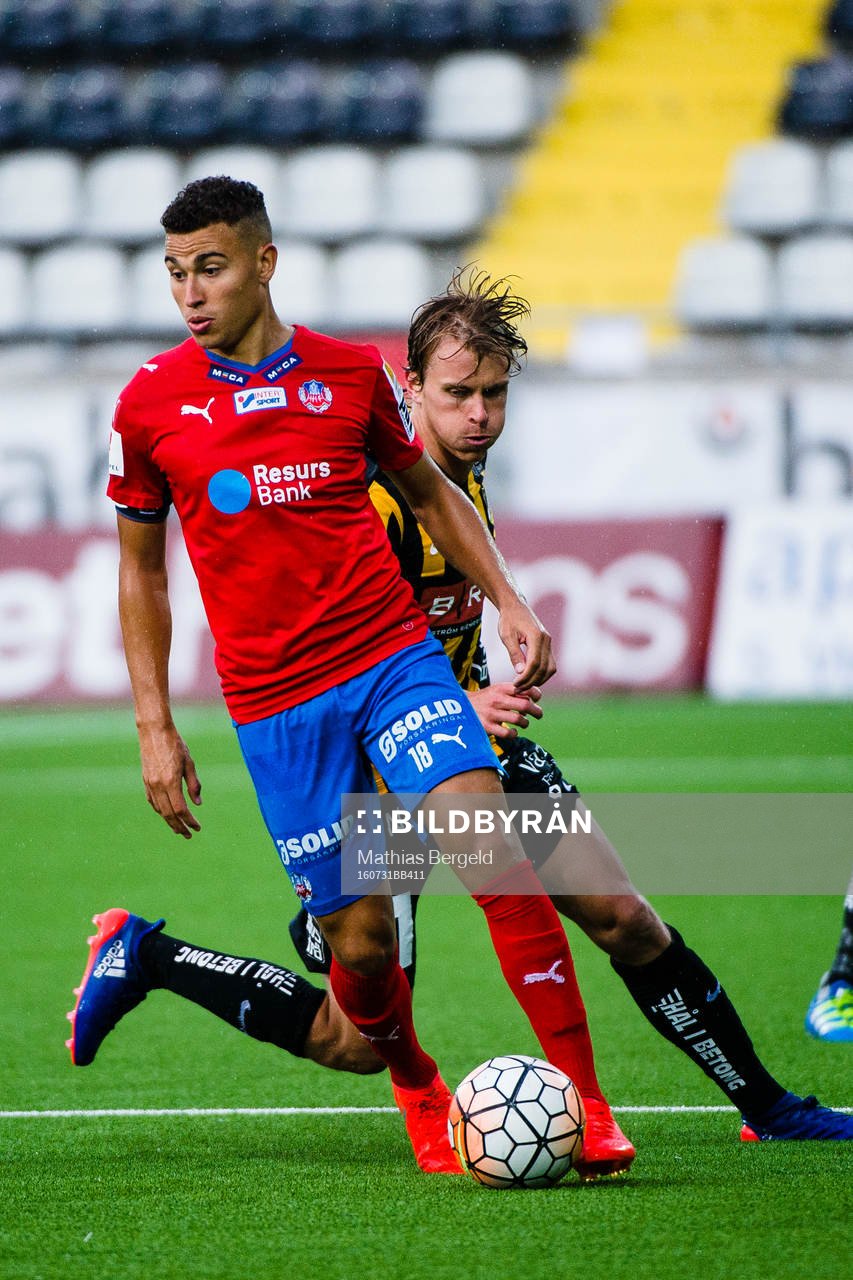 Helsingborgs Jordan Larsson och Häckens Rasmus Schuller