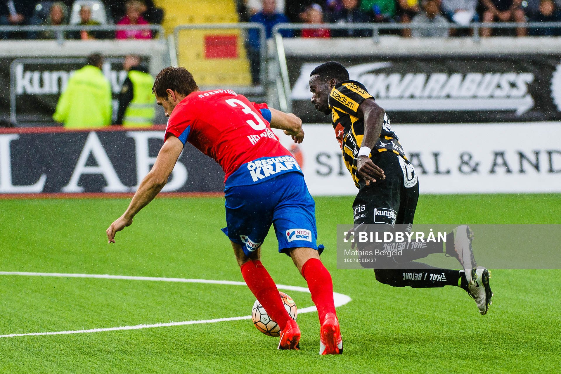 Helsingborgs Frederik Helstrup och Häckens Demba Savage
