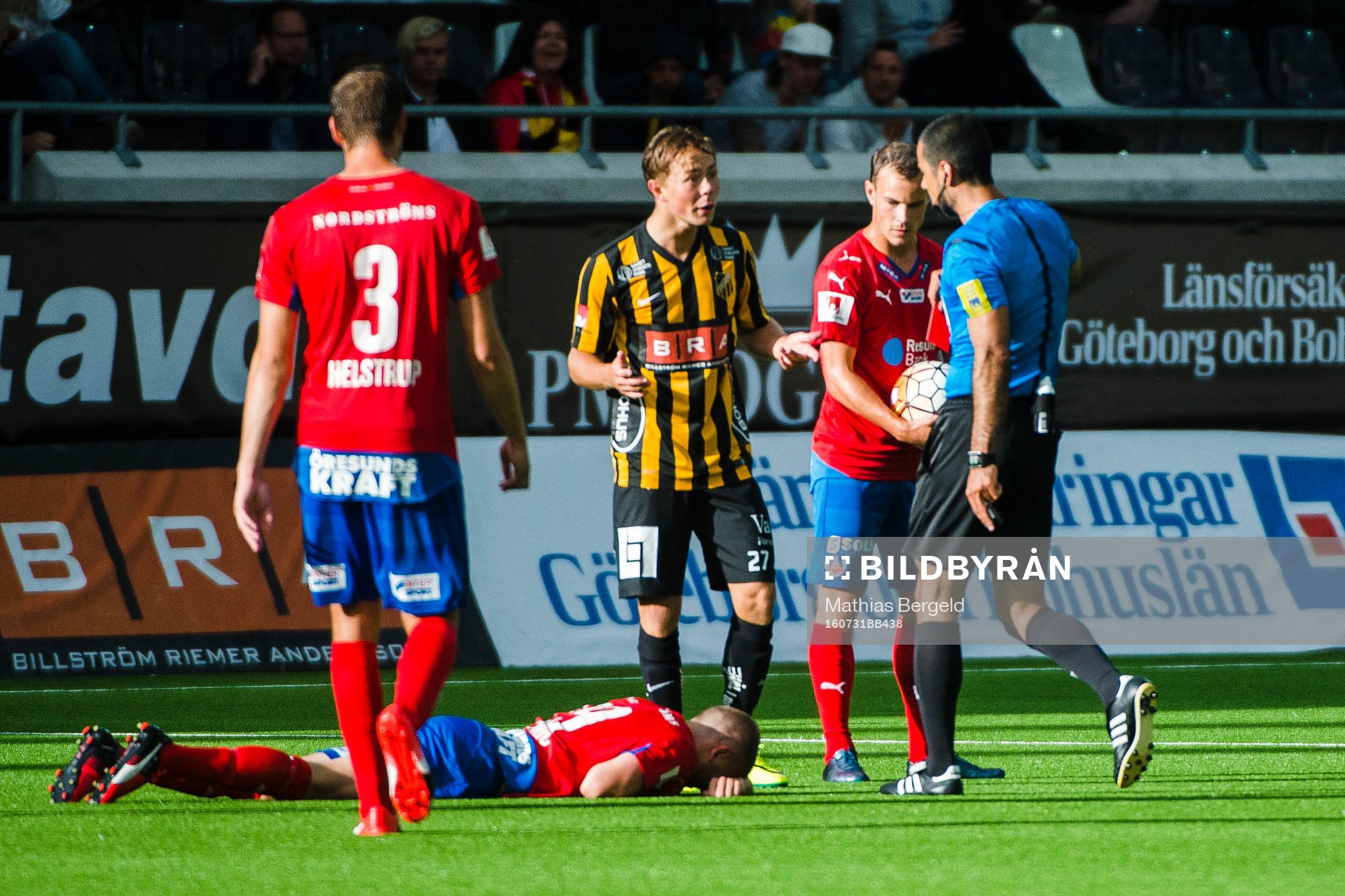 Domare Mohammed Al-Hakim ger Häckens Joel Andersson rött