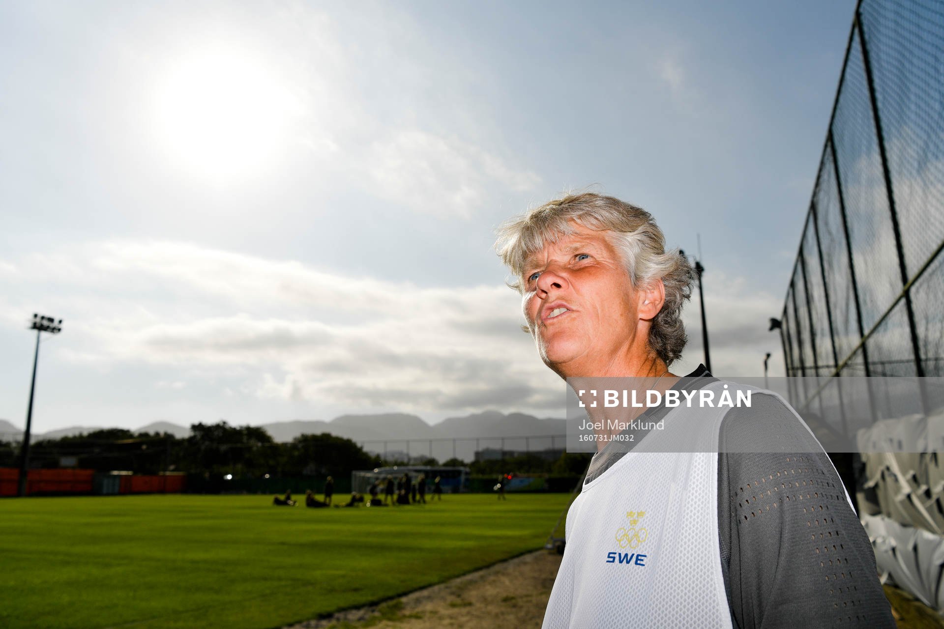 Förbundskapten Pia Sundhage blir intervjuad av media