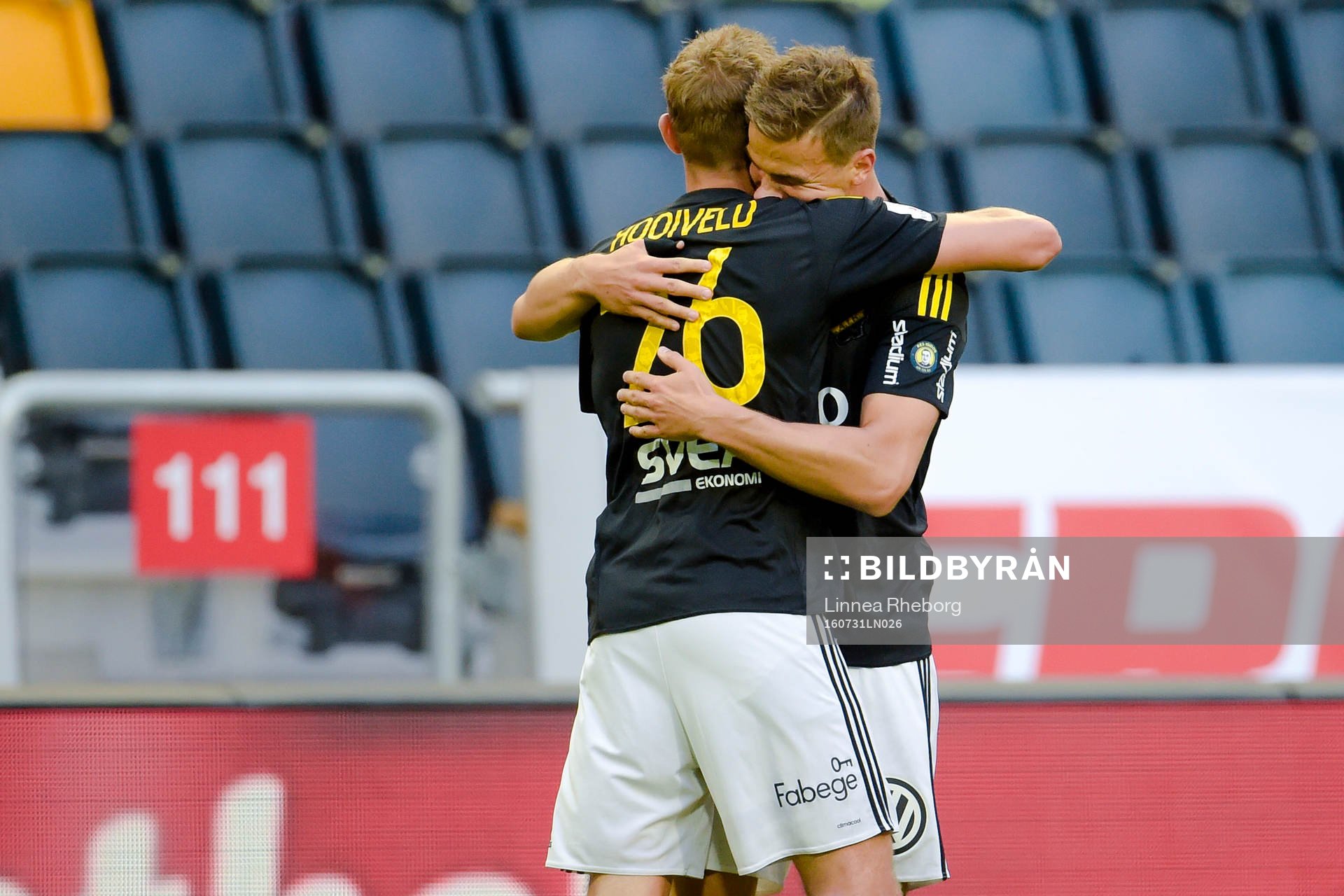 s Eero Markkanen och Jos Hooiveld jublar